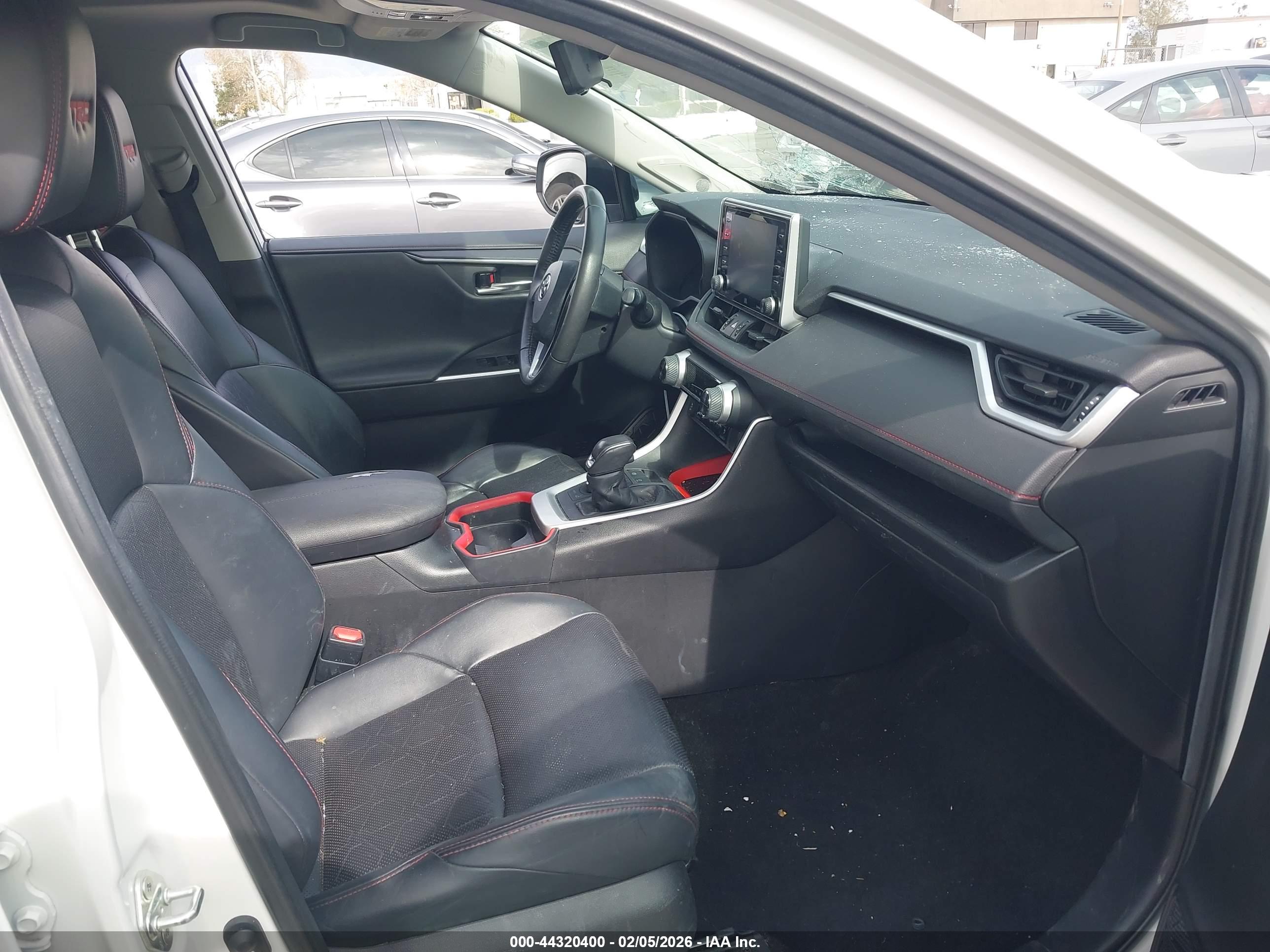 TOYOTA RAV4 image 5