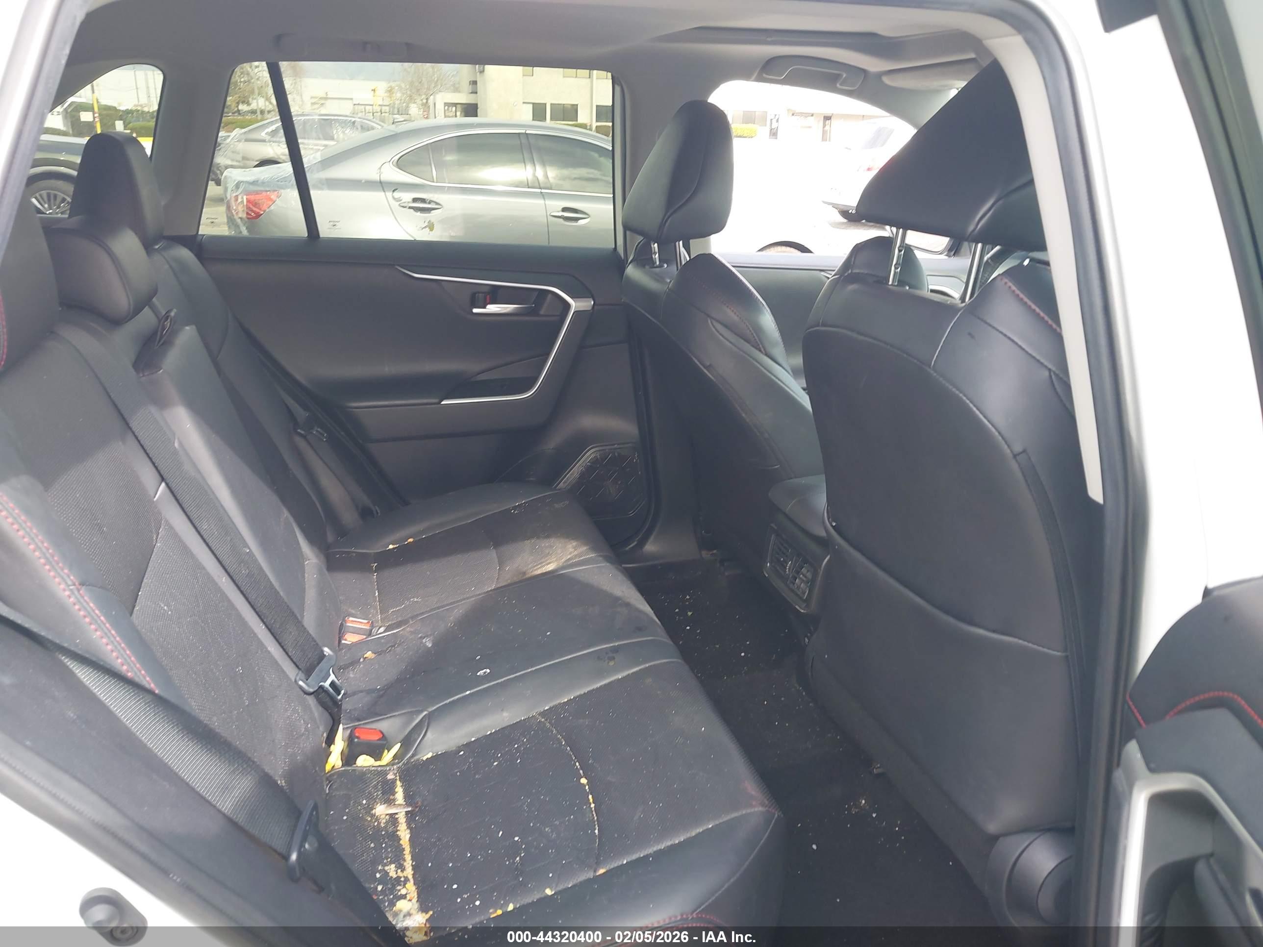 TOYOTA RAV4 image 8