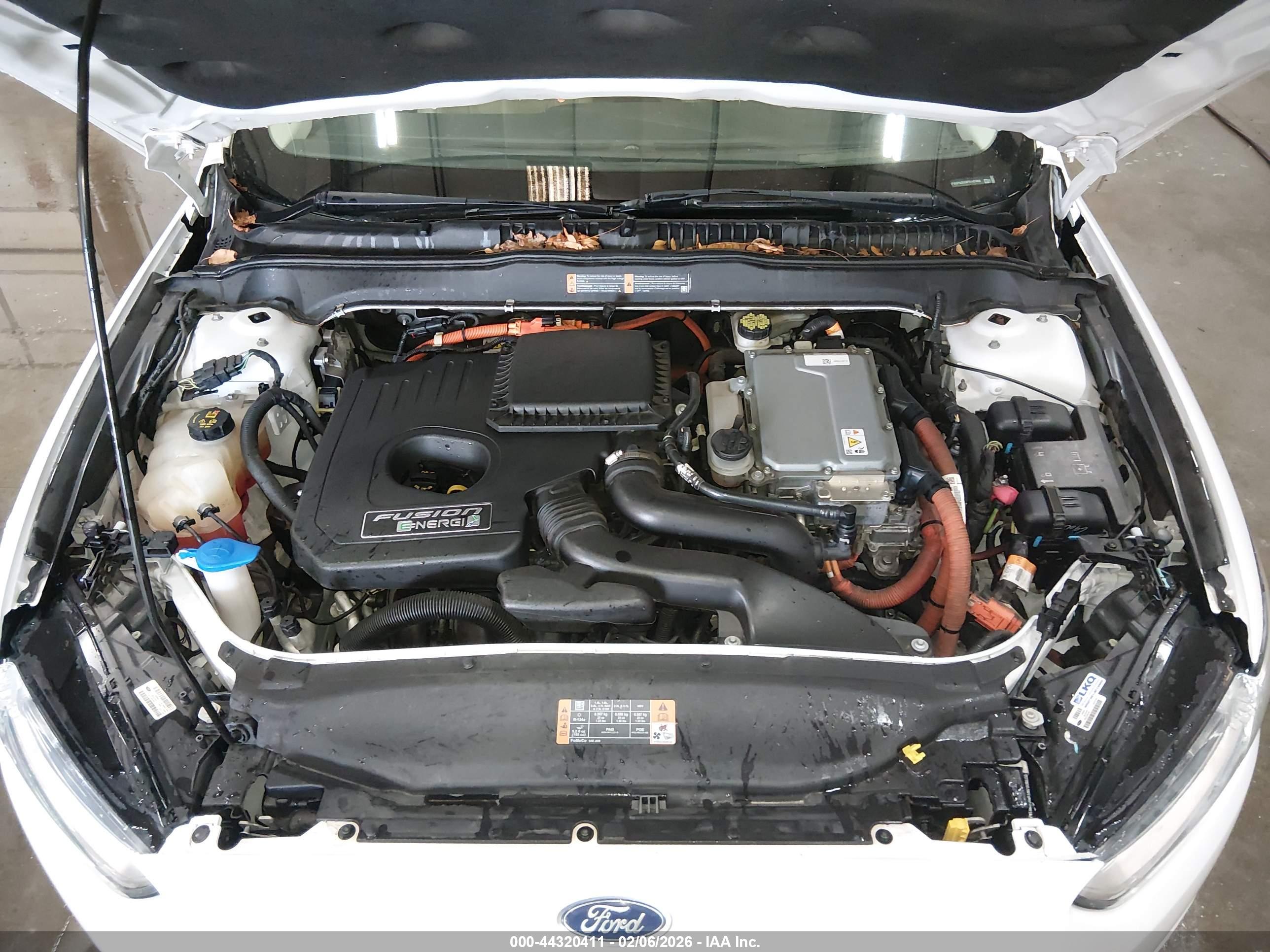 FORD FUSION image 10
