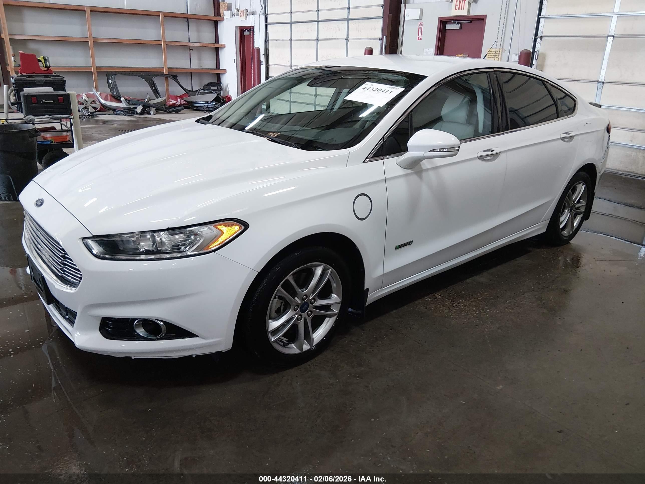 FORD FUSION image 2