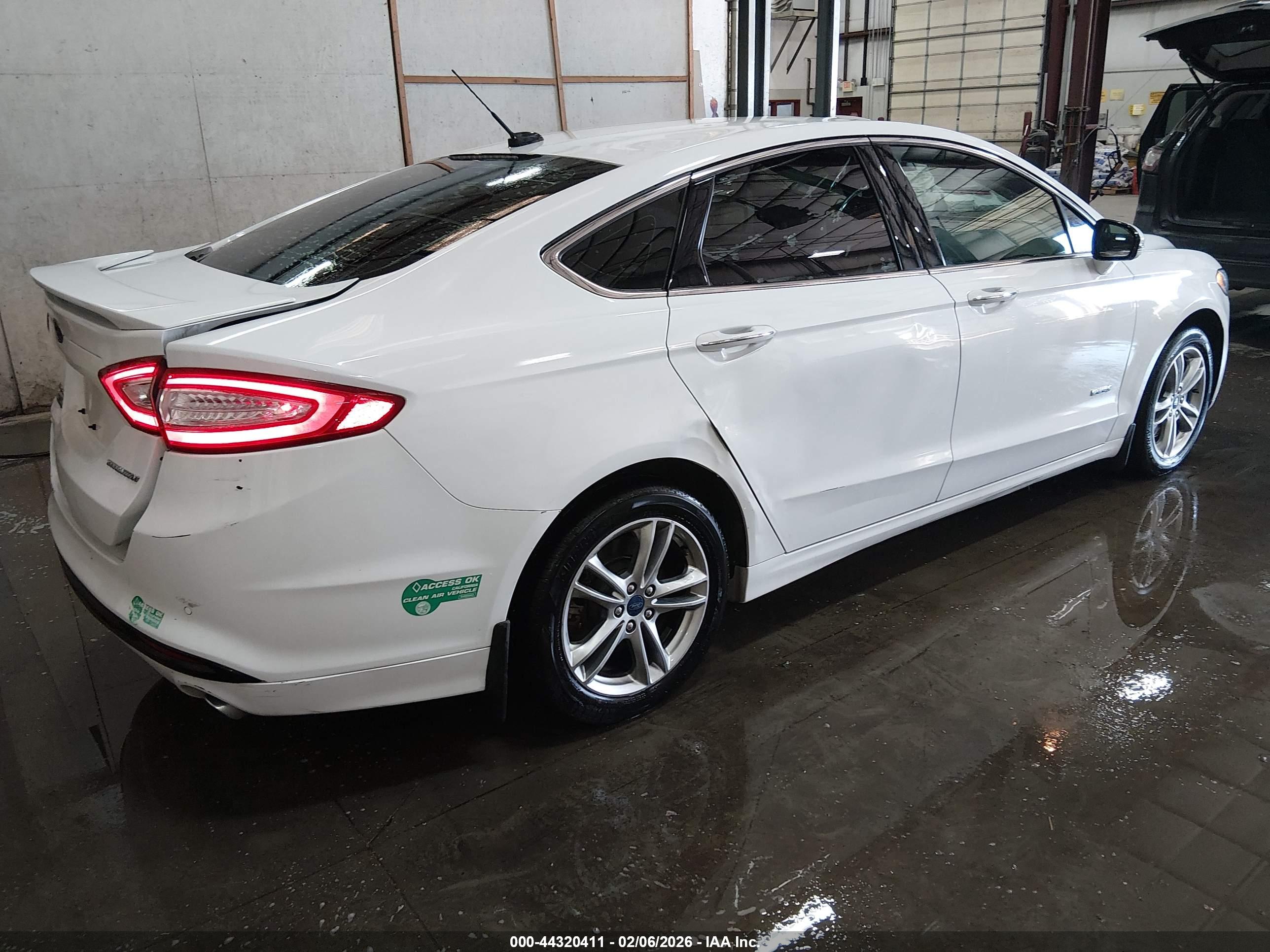 FORD FUSION image 4