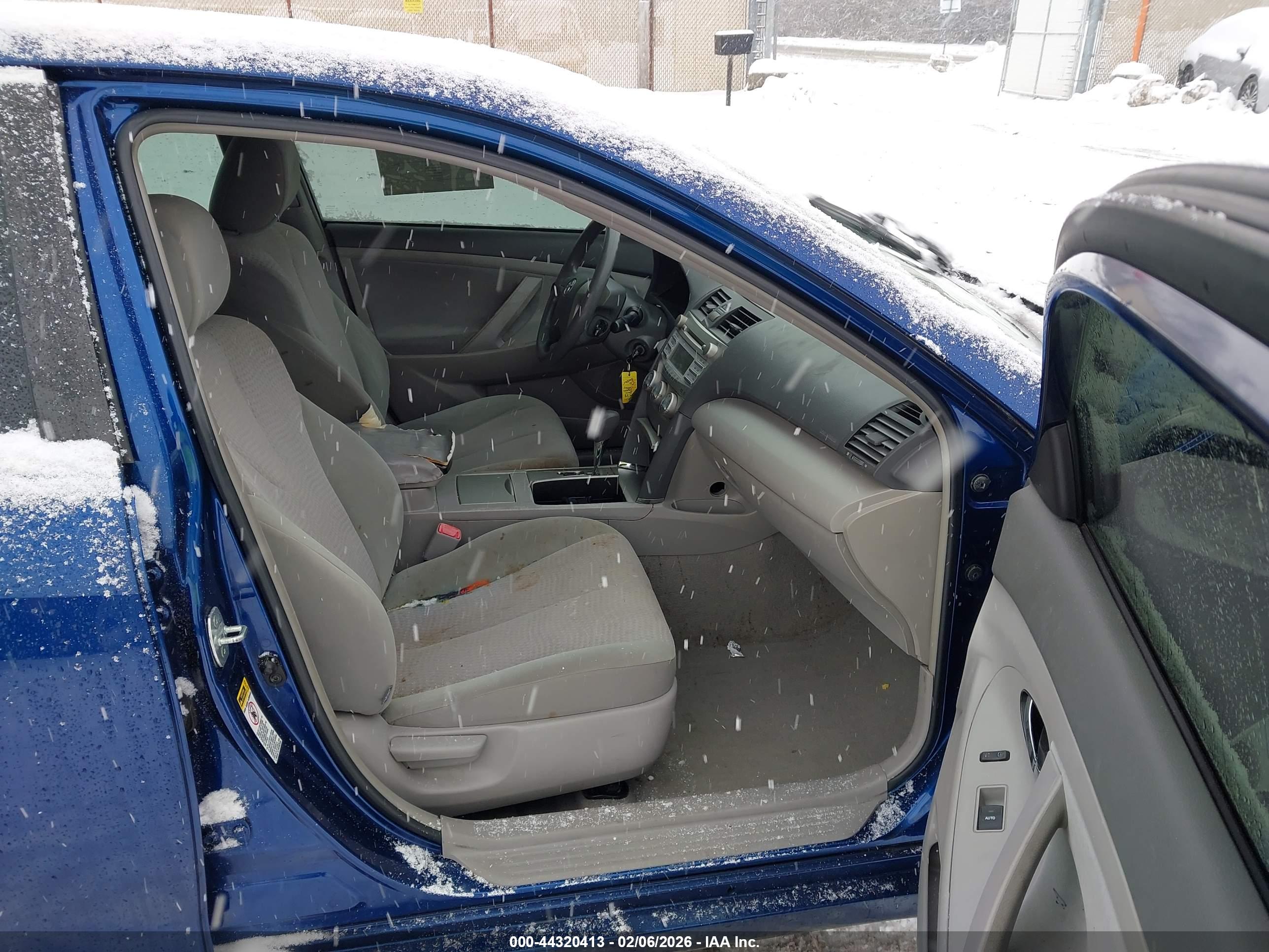 TOYOTA CAMRY image 5