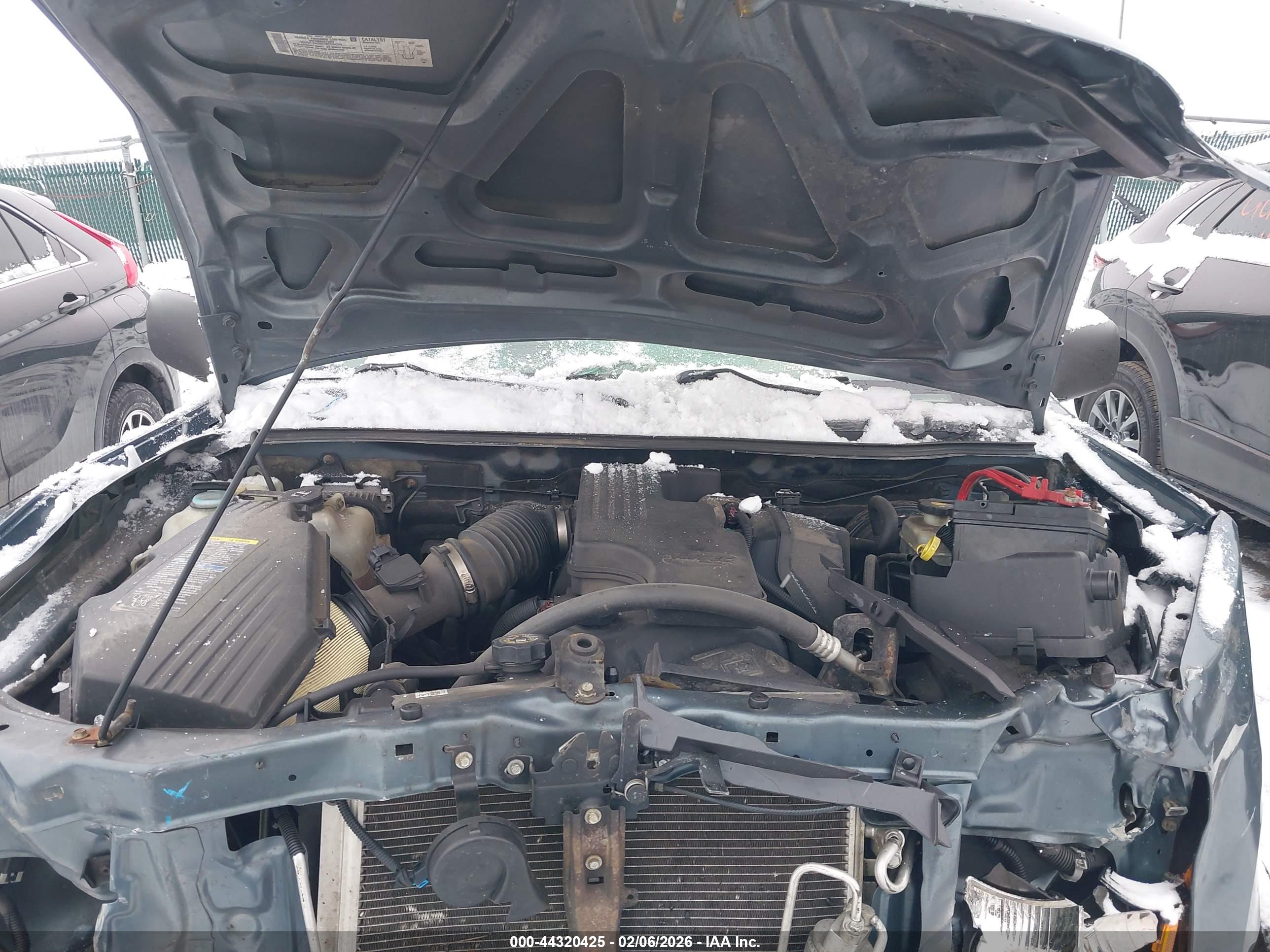 CHEVROLET COLORADO image 10