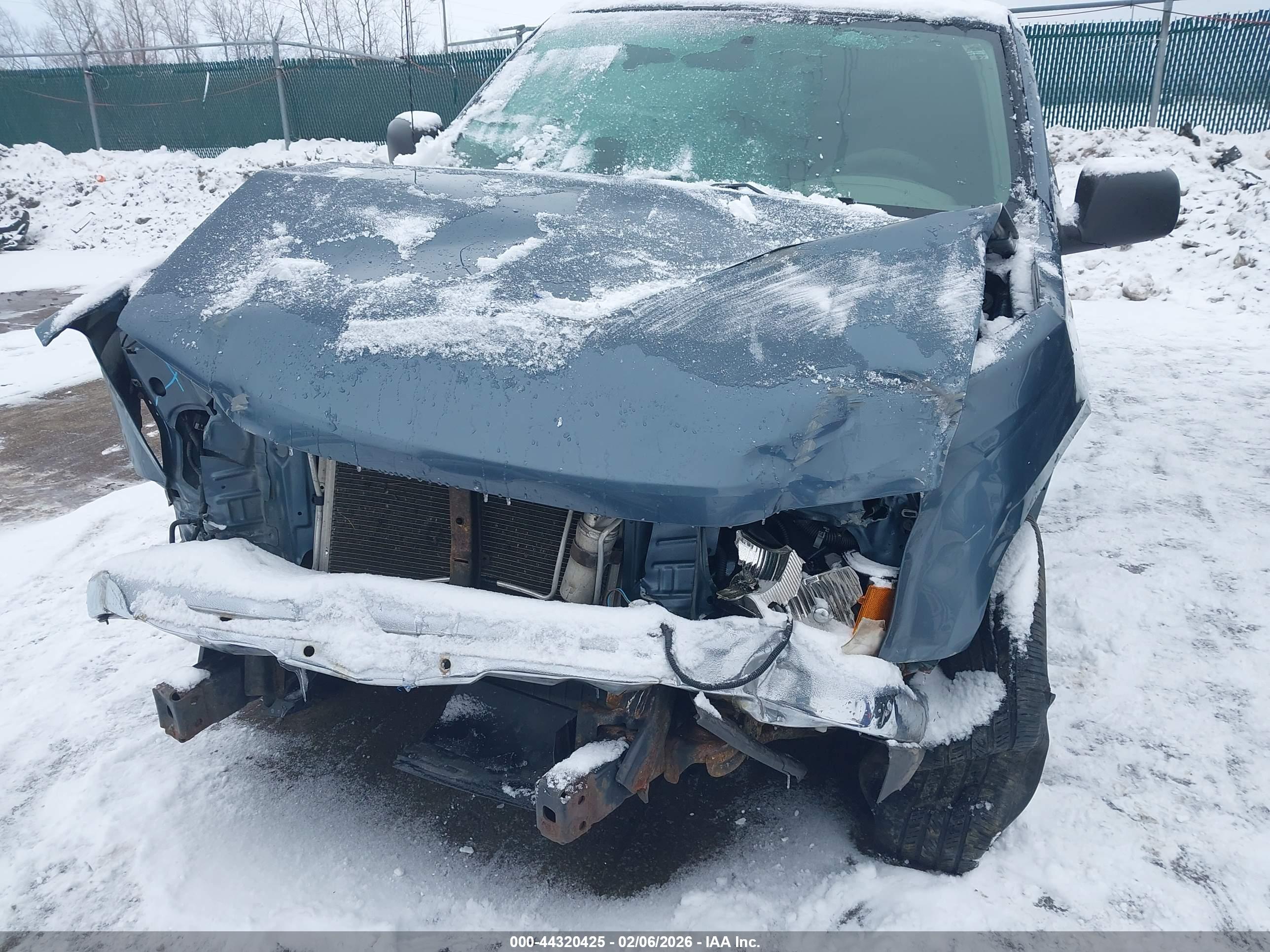 CHEVROLET COLORADO image 6