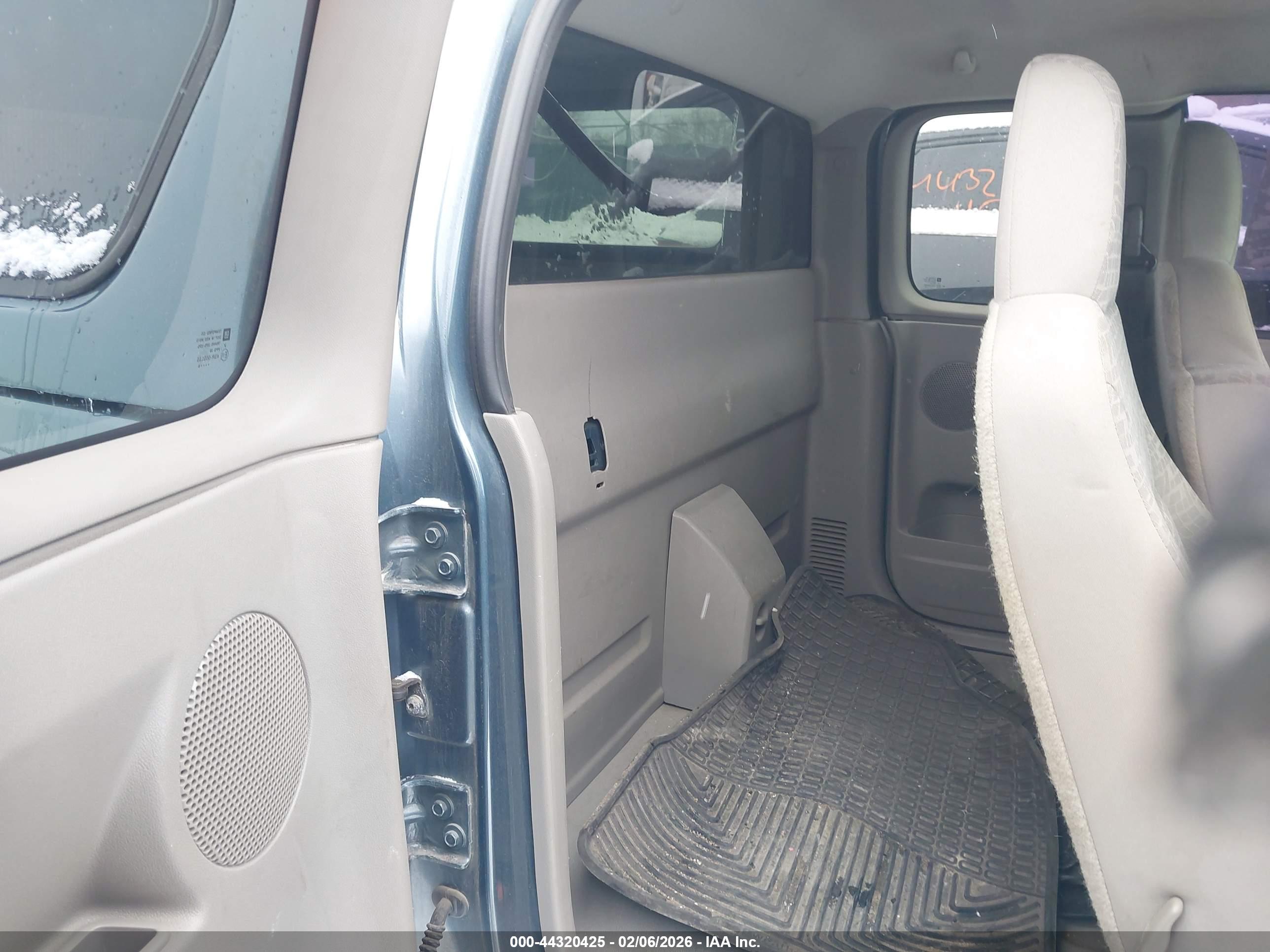 CHEVROLET COLORADO image 8