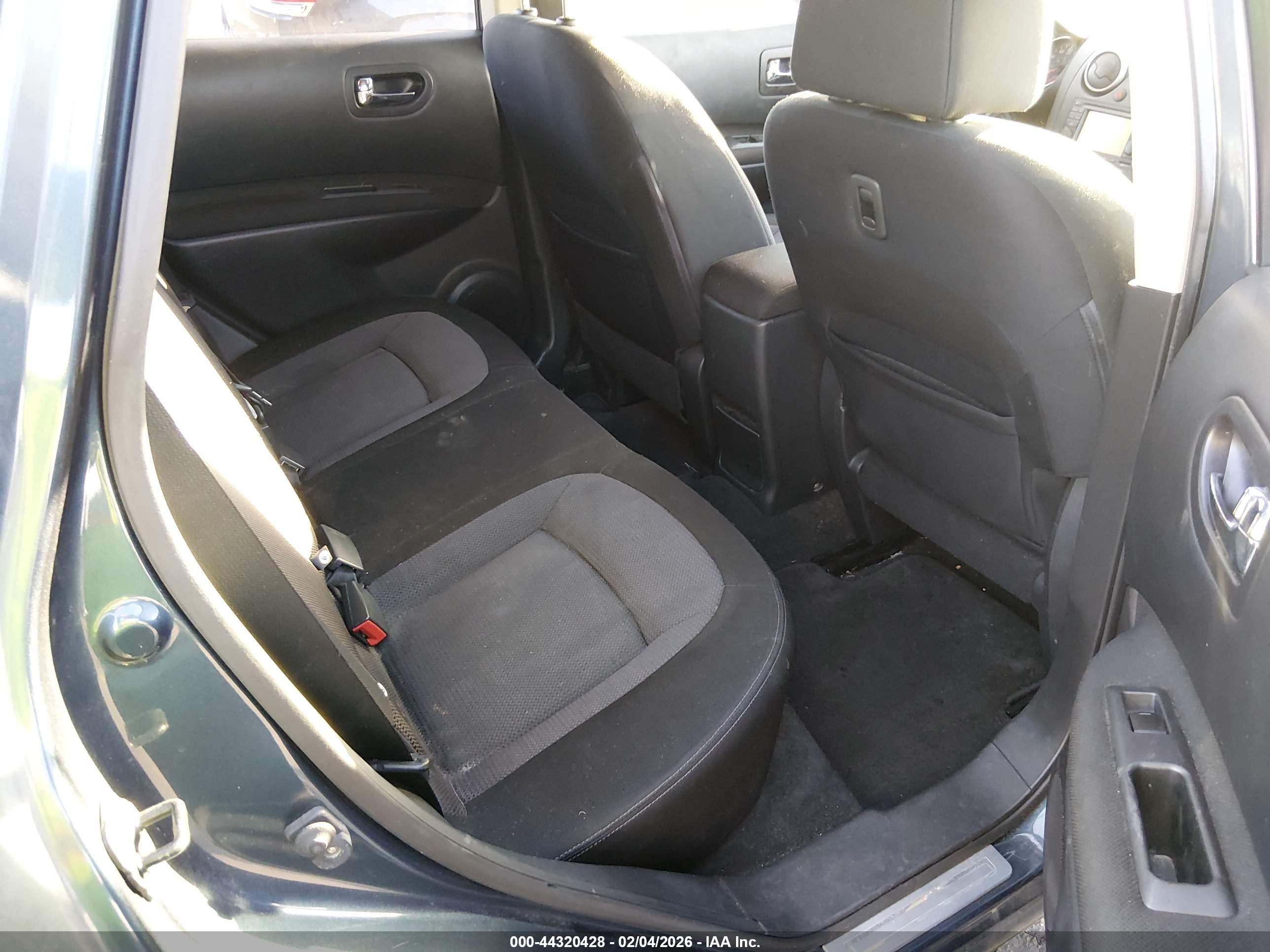 NISSAN ROGUE image 8
