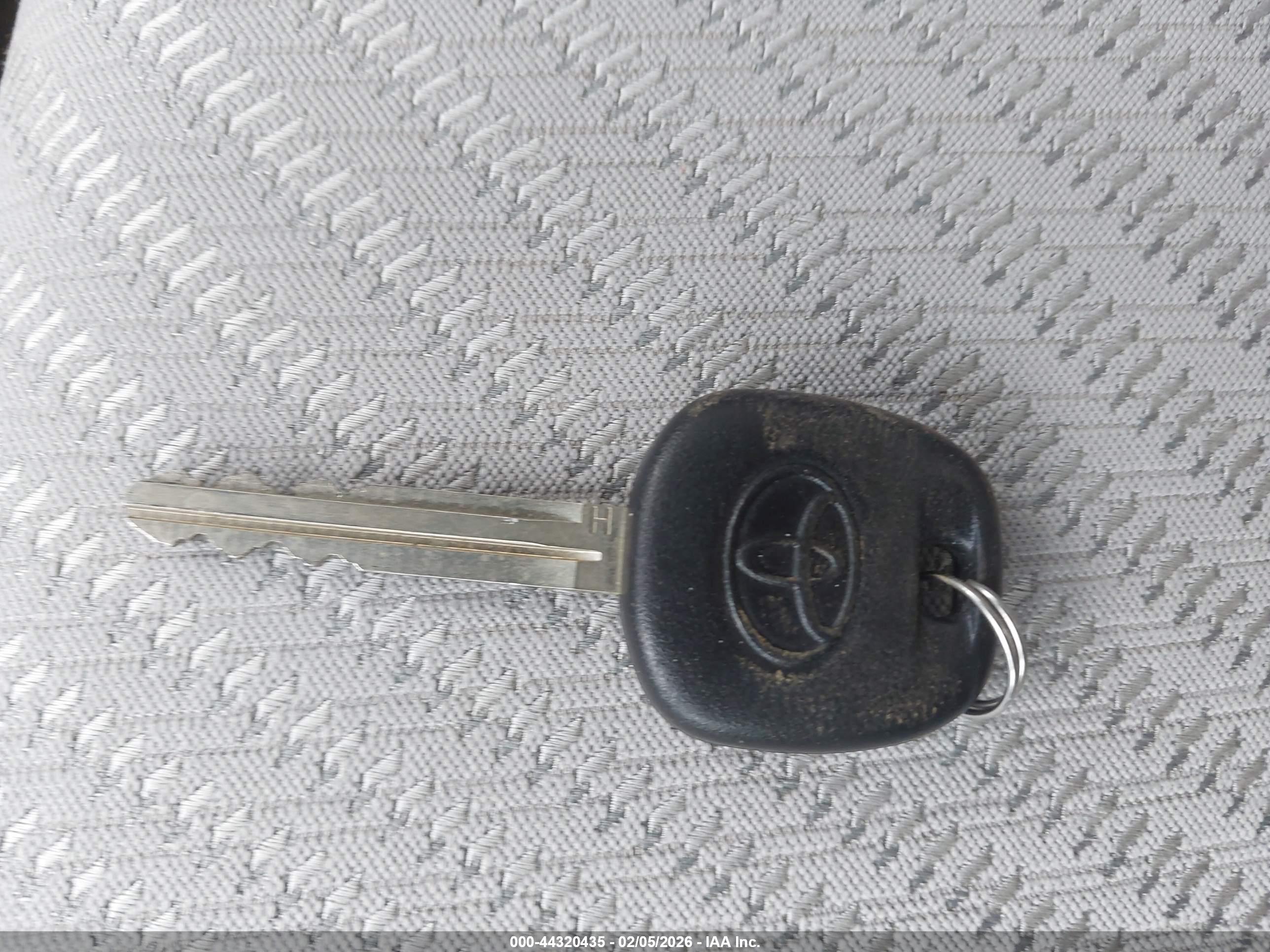 TOYOTA CAMRY image 11