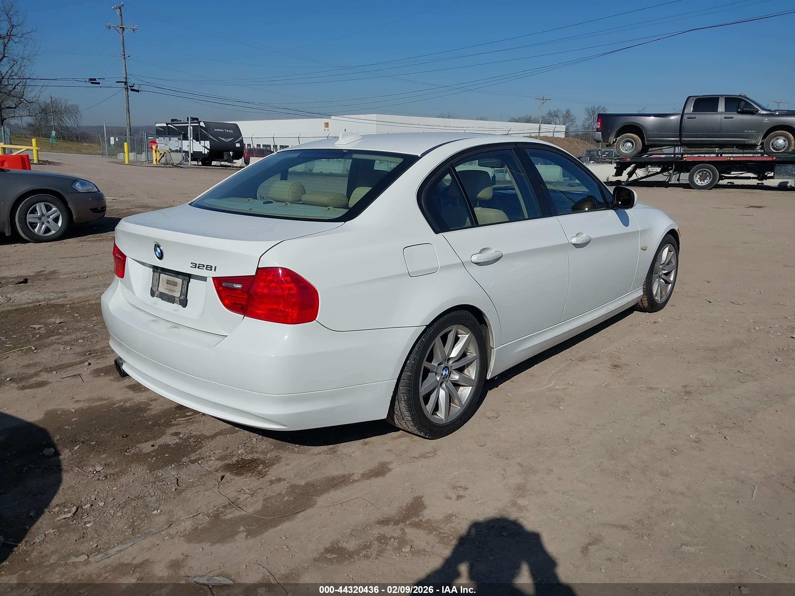 BMW 328I image 4