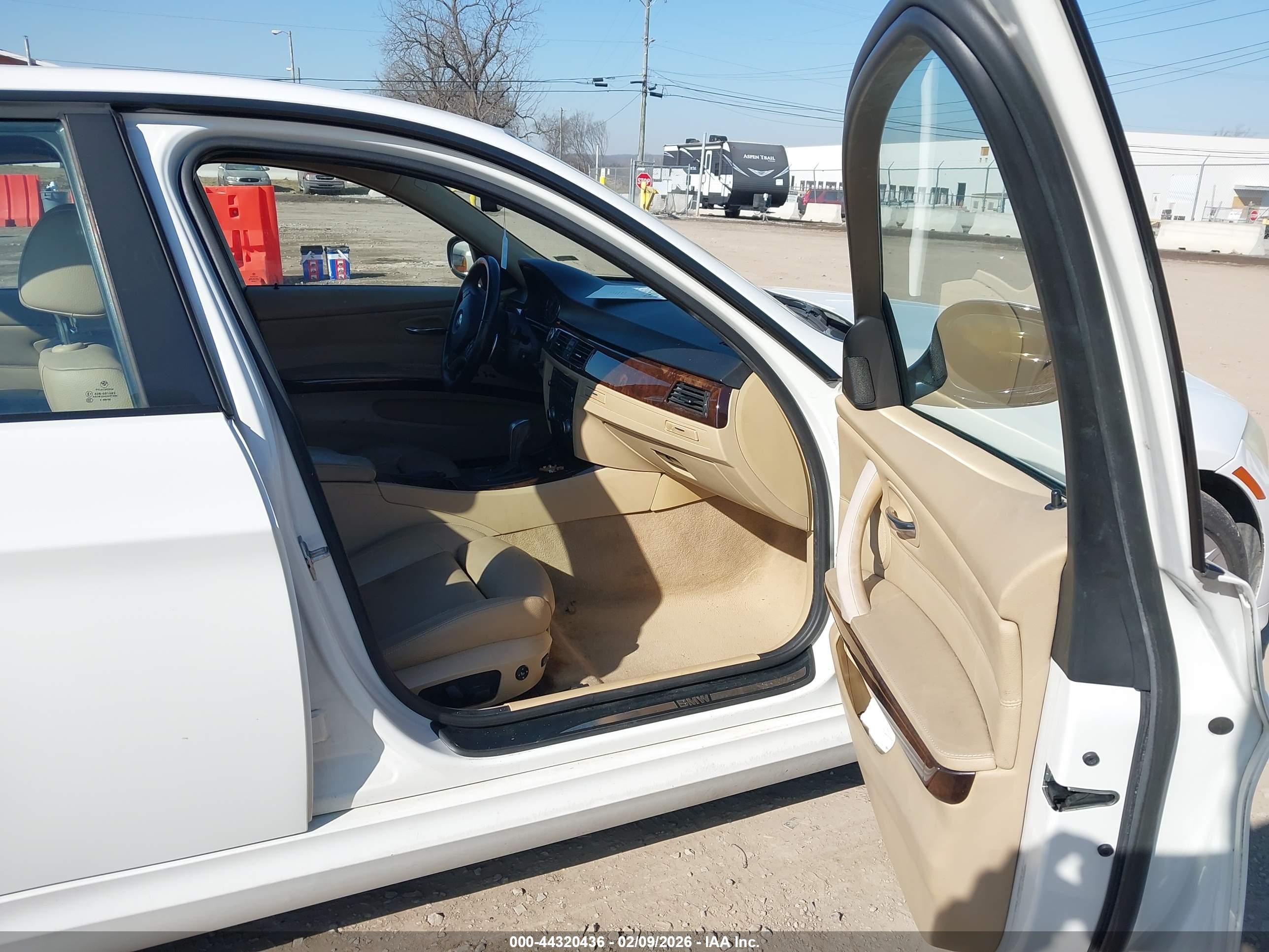 BMW 328I image 5