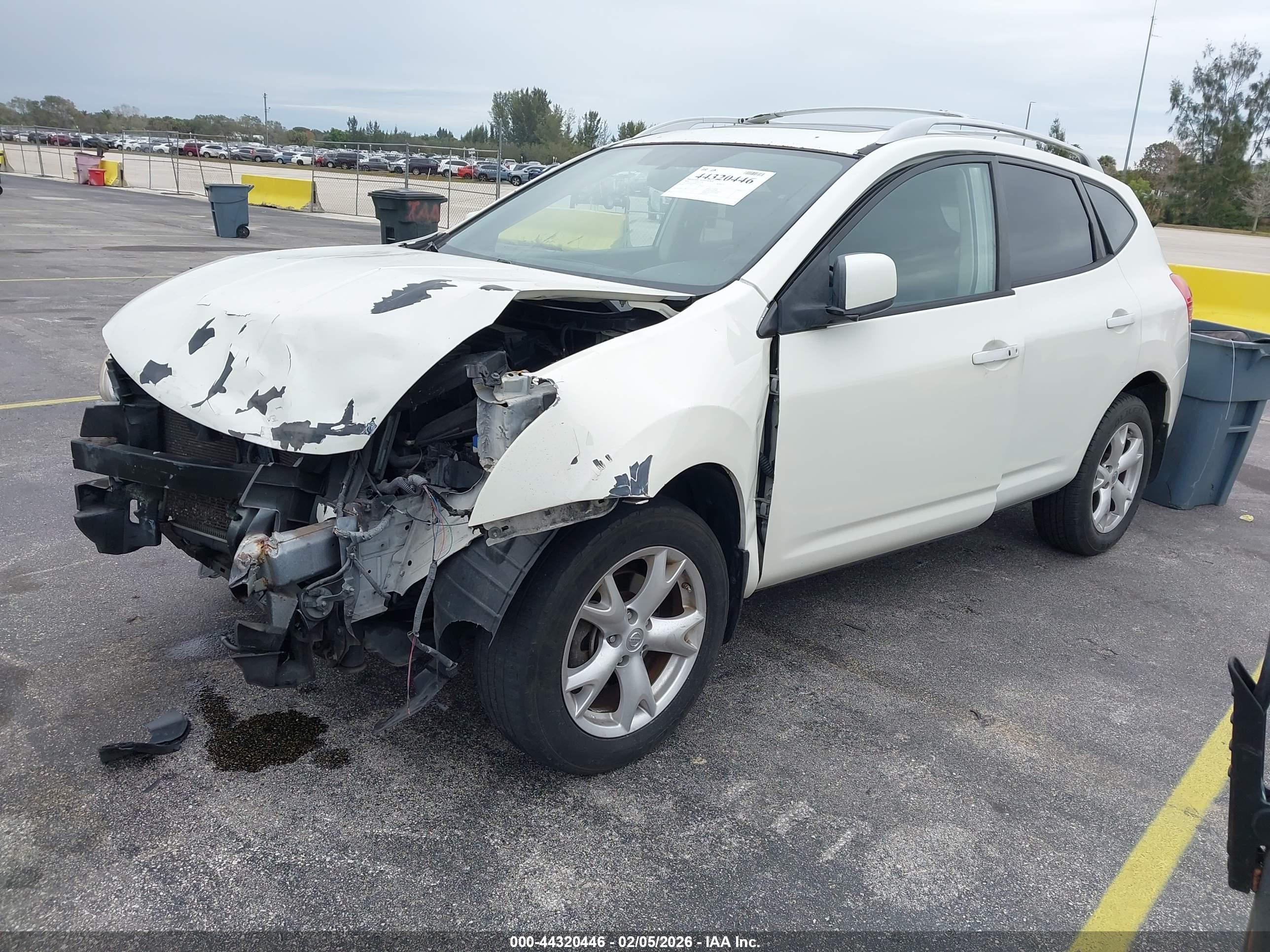 NISSAN ROGUE image 2