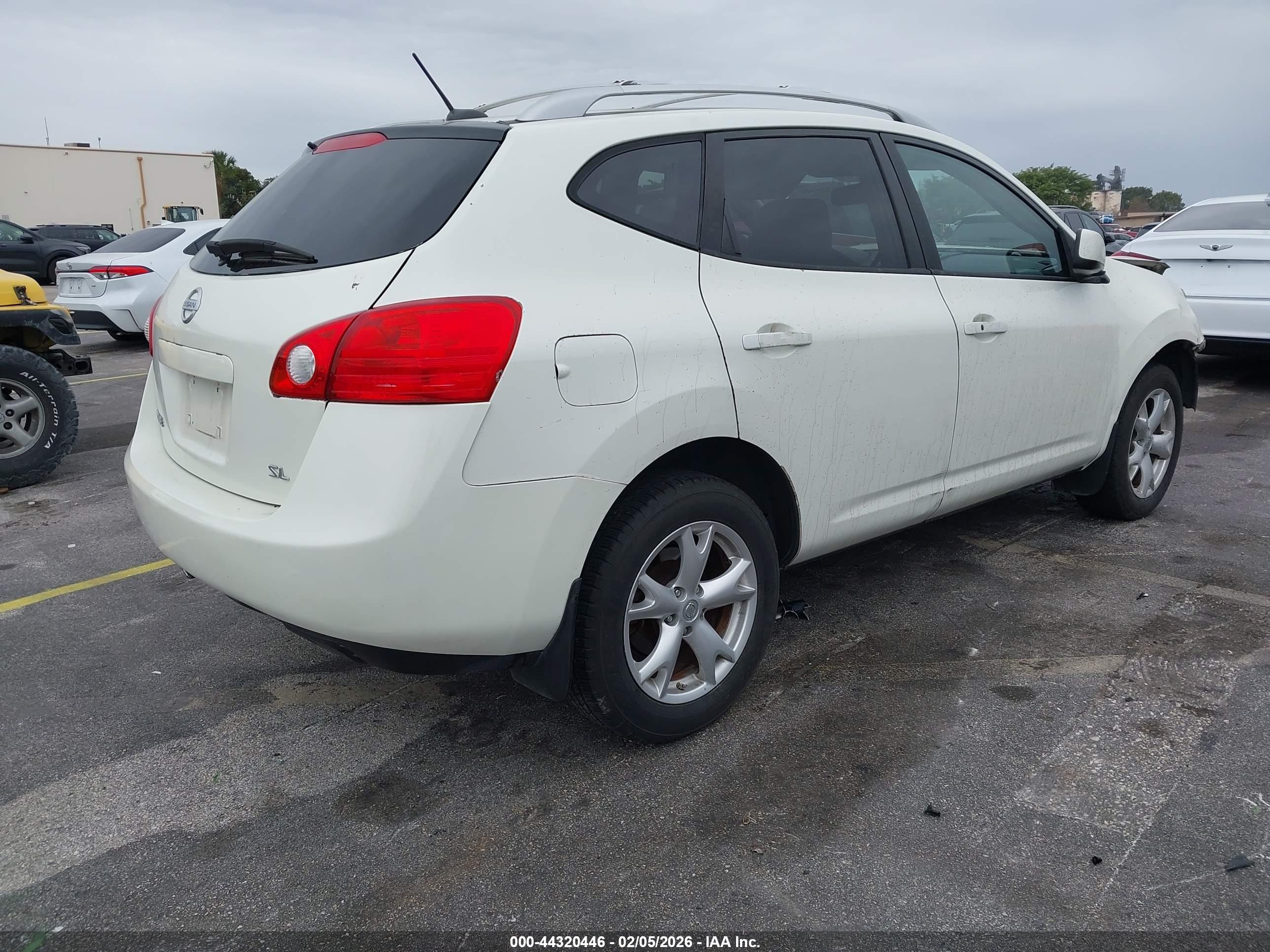 NISSAN ROGUE image 4