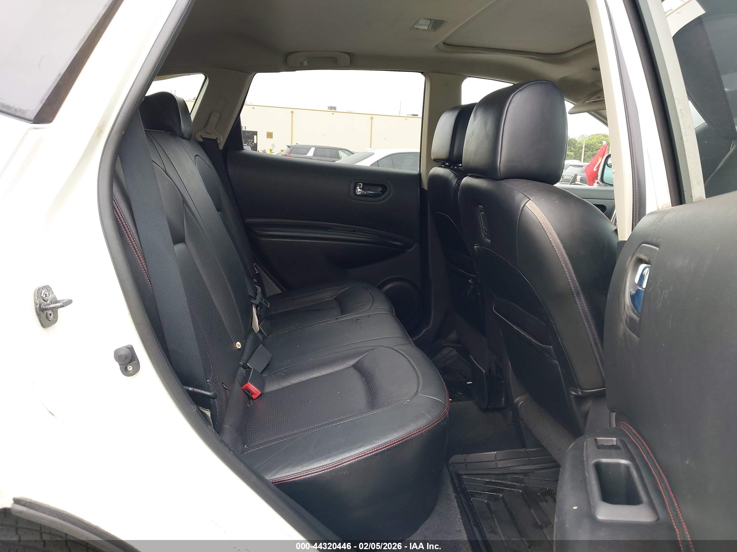 NISSAN ROGUE image 8
