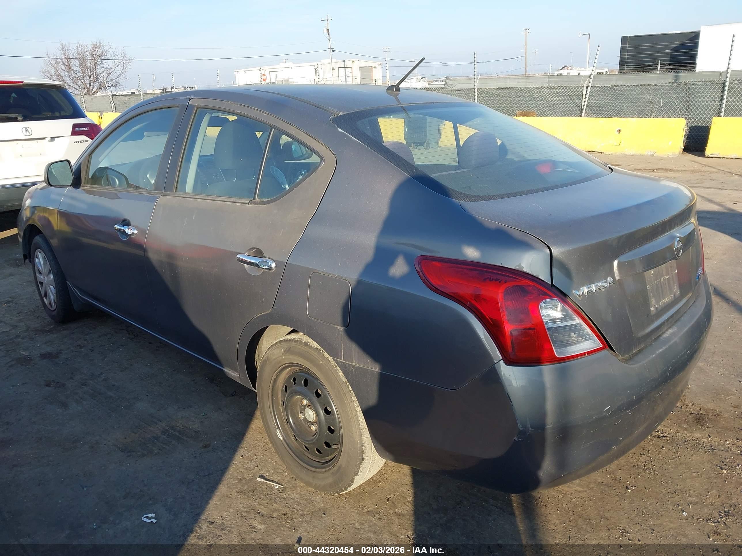 NISSAN VERSA image 3