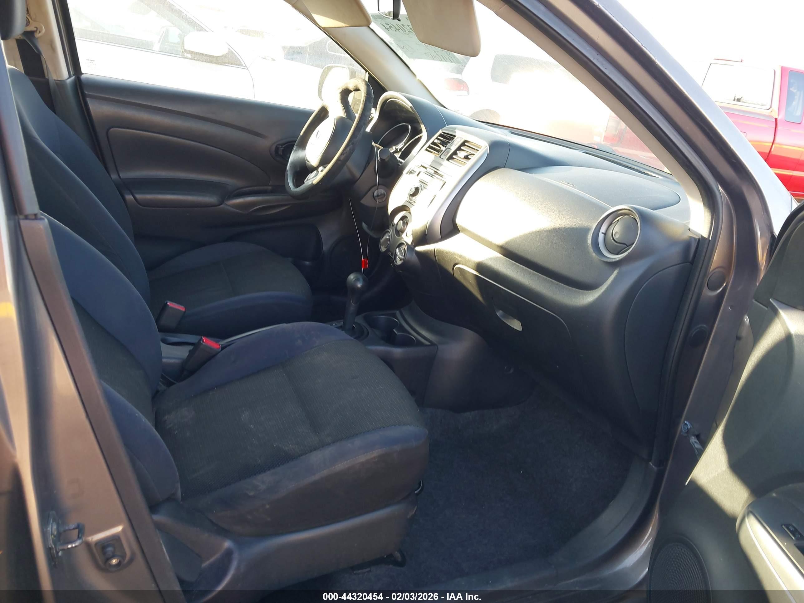 NISSAN VERSA image 5
