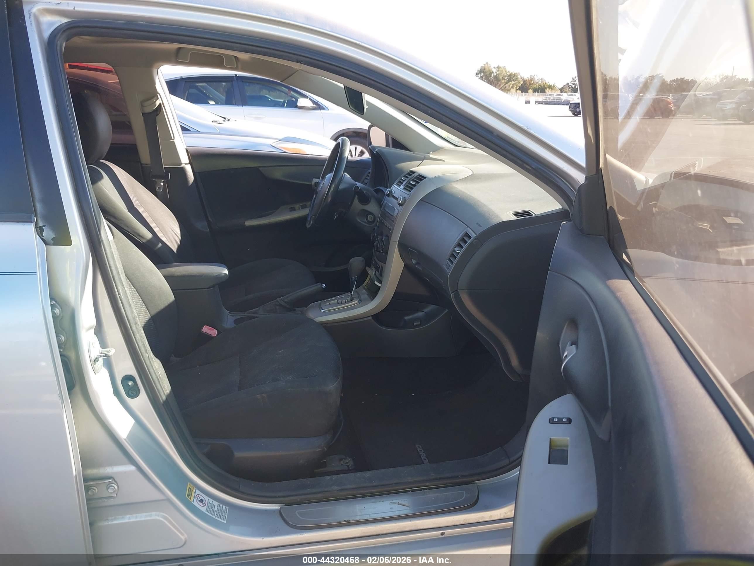 TOYOTA COROLLA image 5
