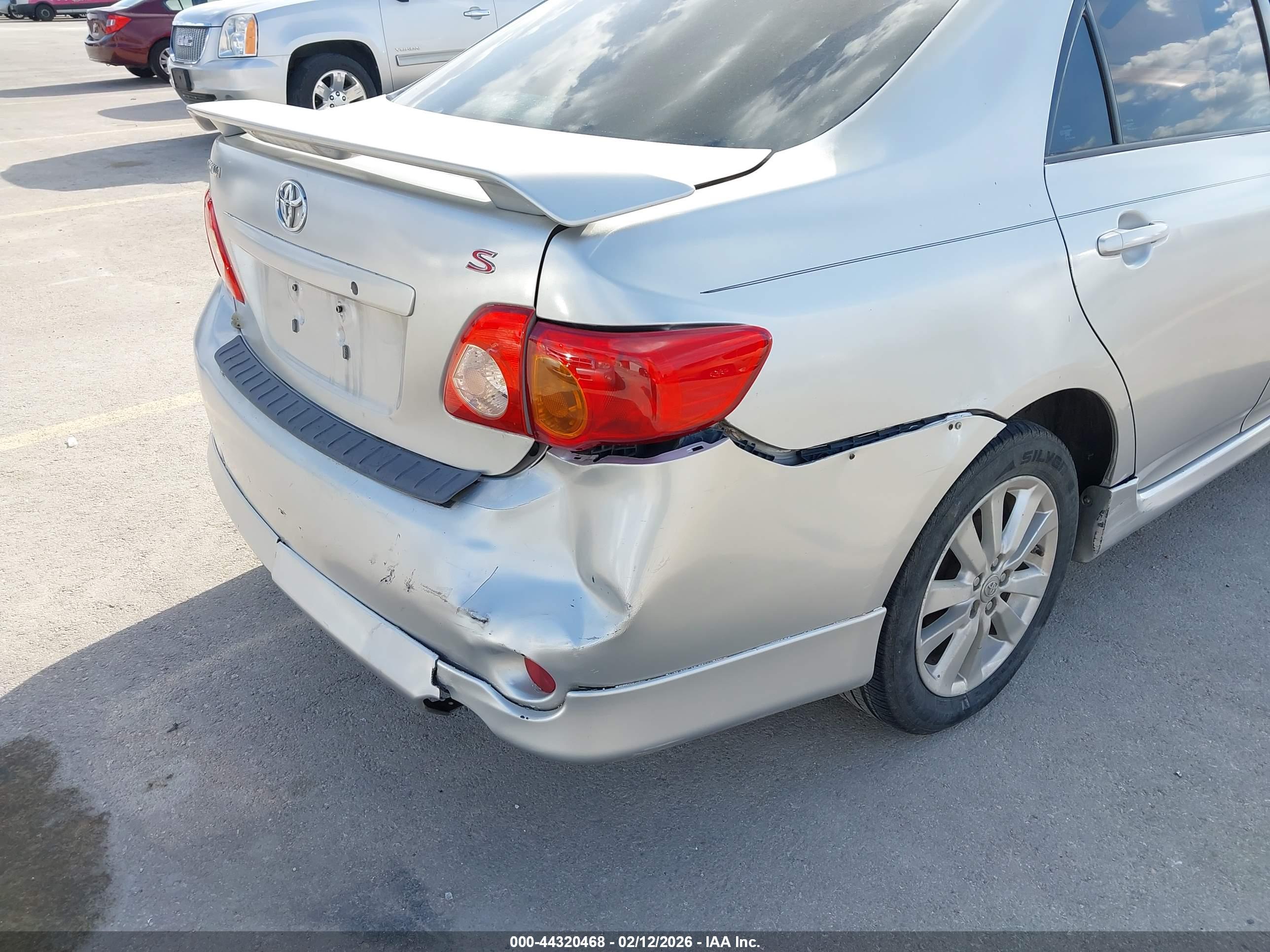 TOYOTA COROLLA image 6