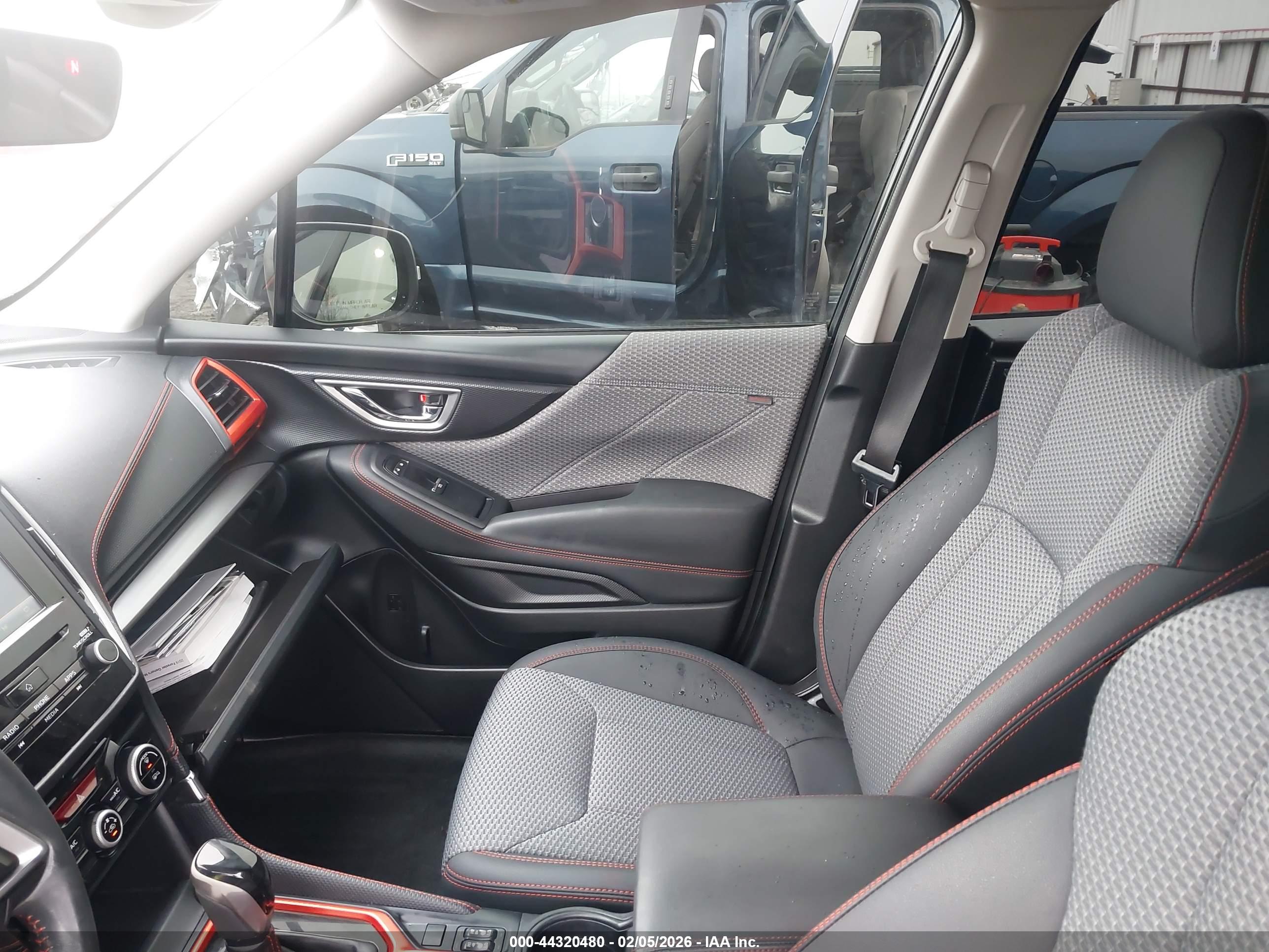 SUBARU FORESTER image 5