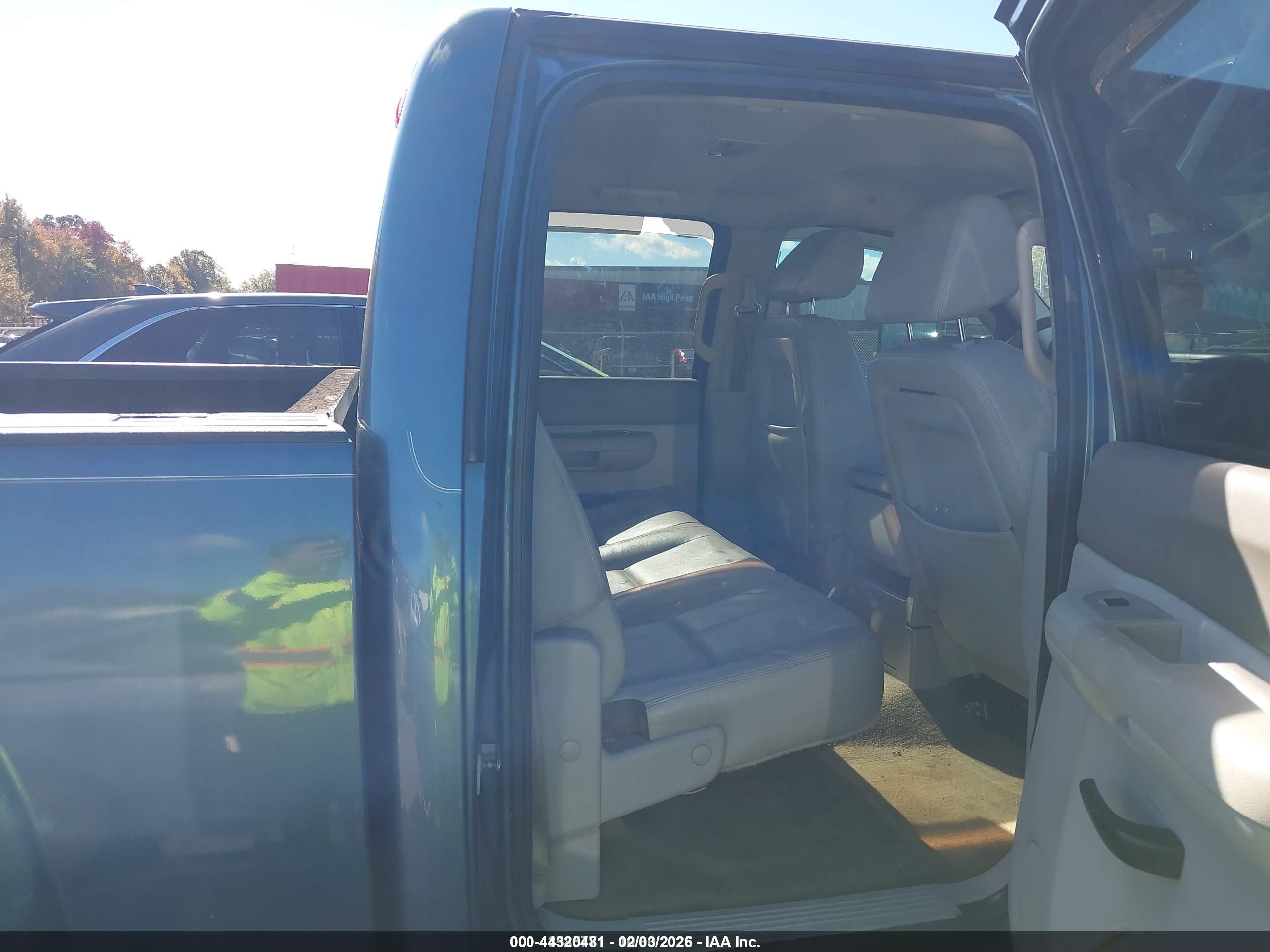 GMC SIERRA image 8