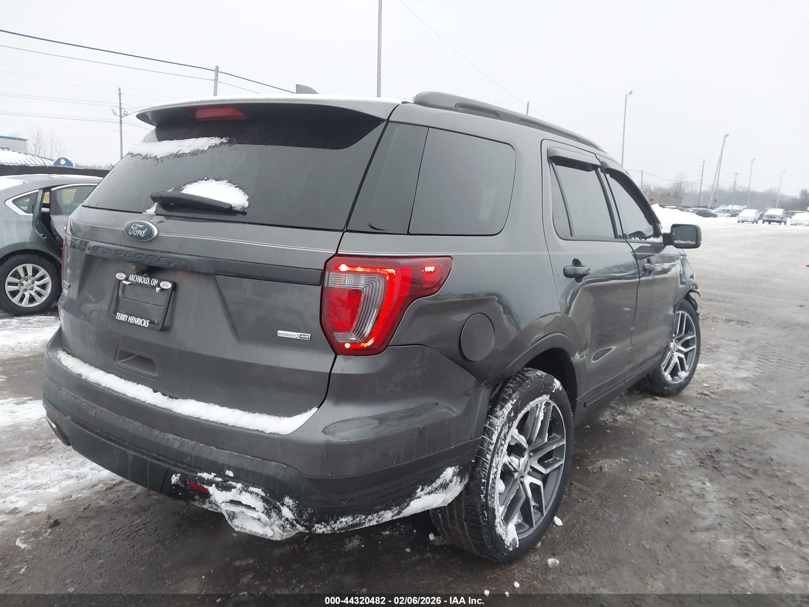 FORD EXPLORER image 4