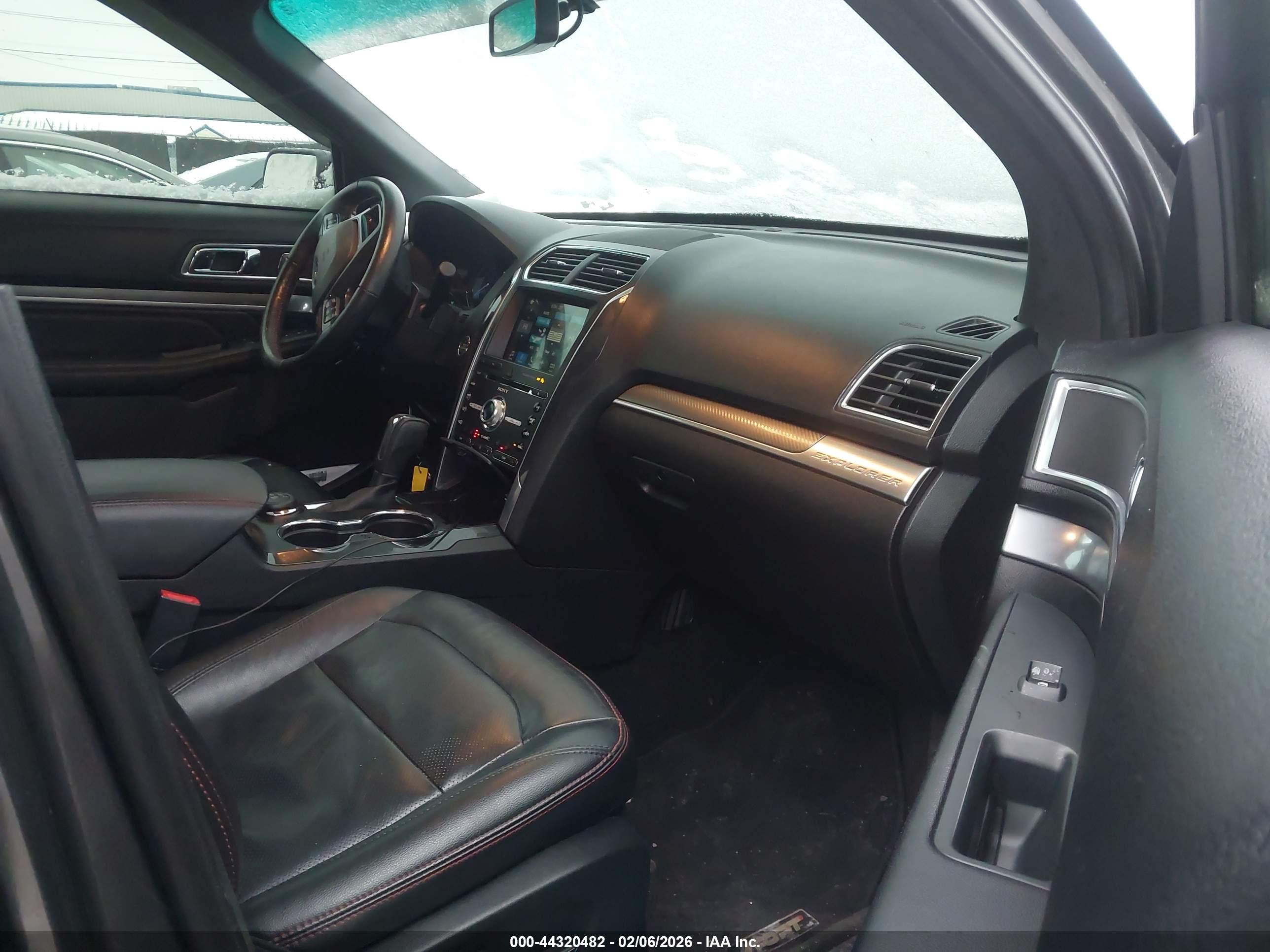 FORD EXPLORER image 5
