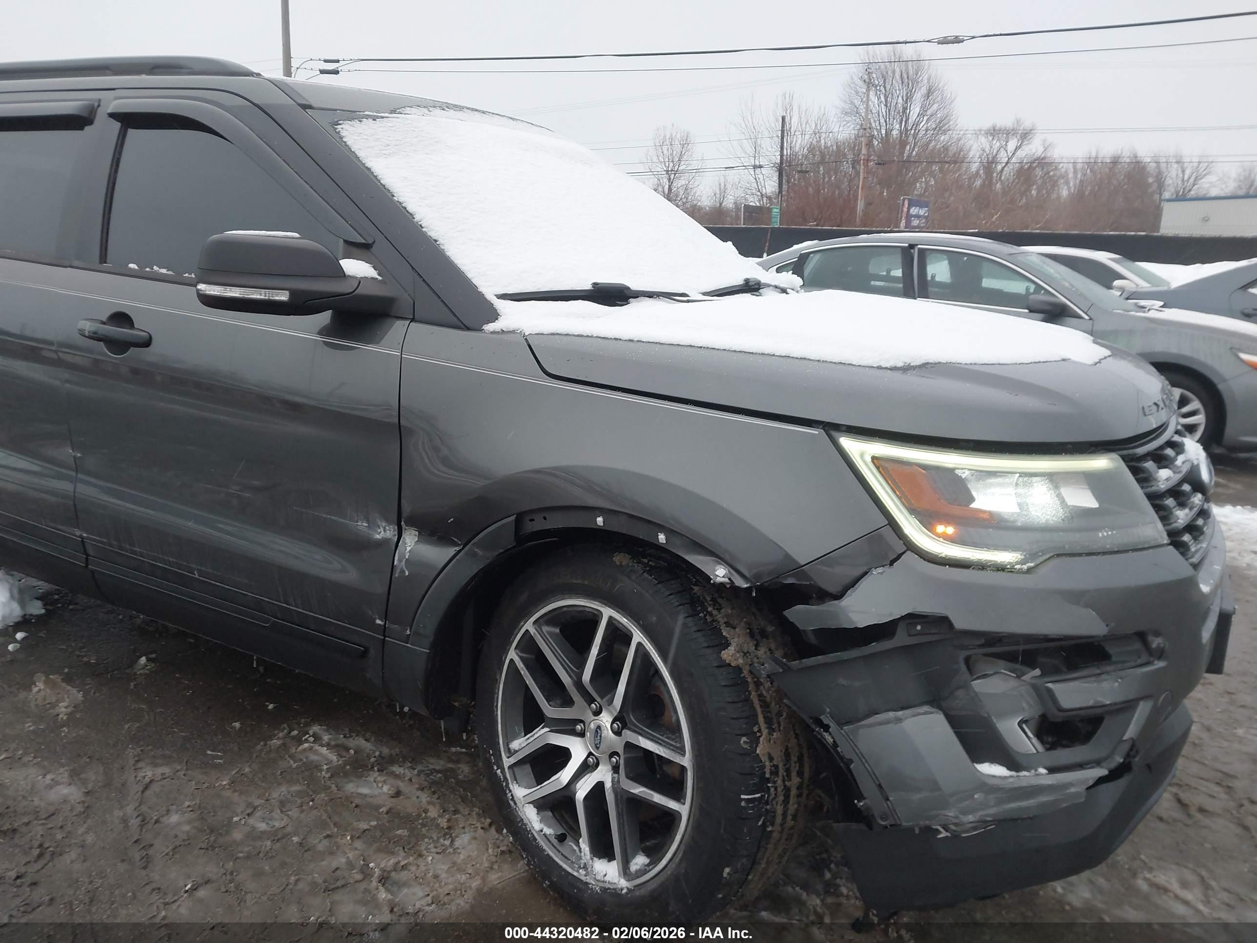 FORD EXPLORER image 6