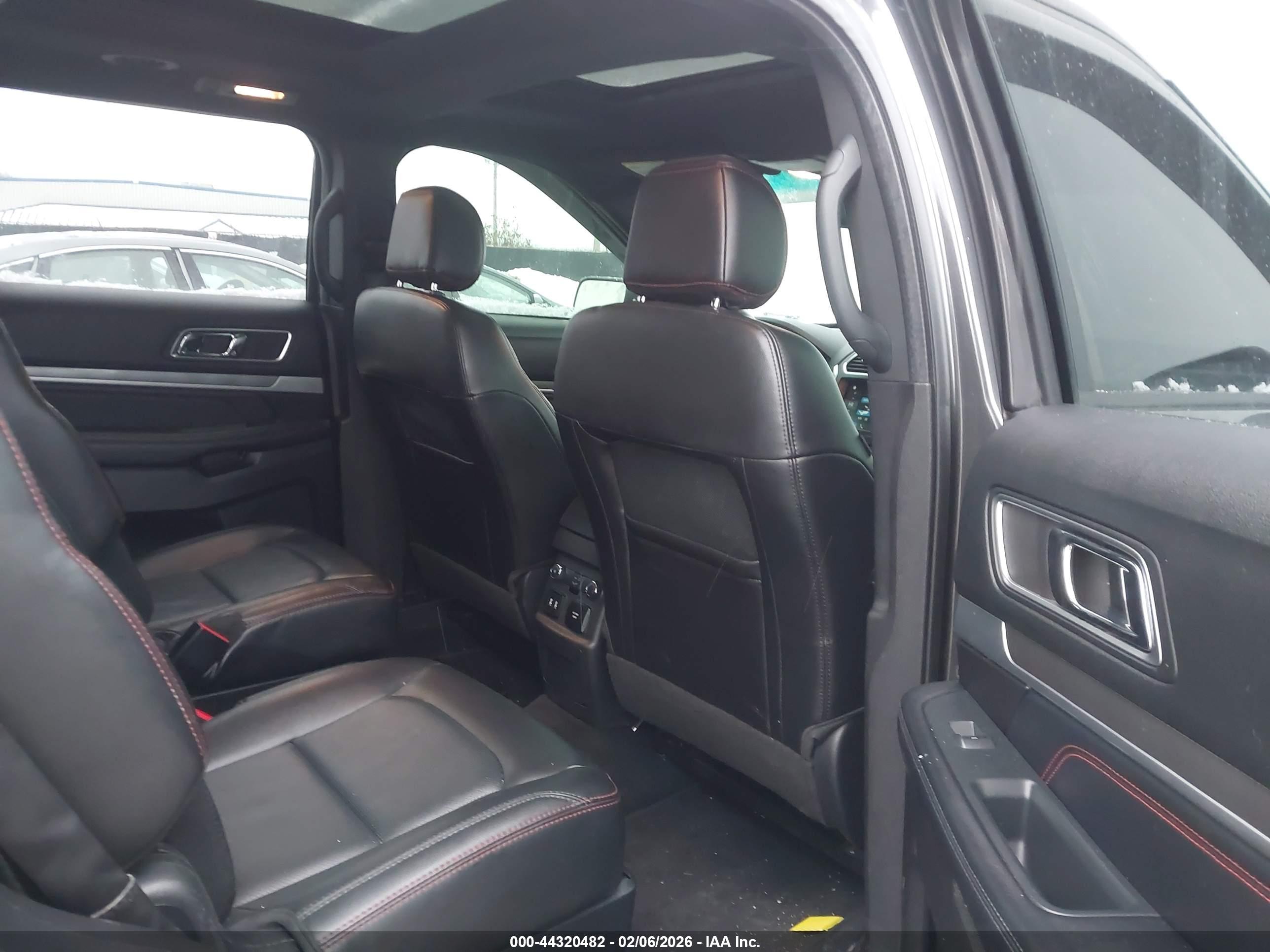 FORD EXPLORER image 8