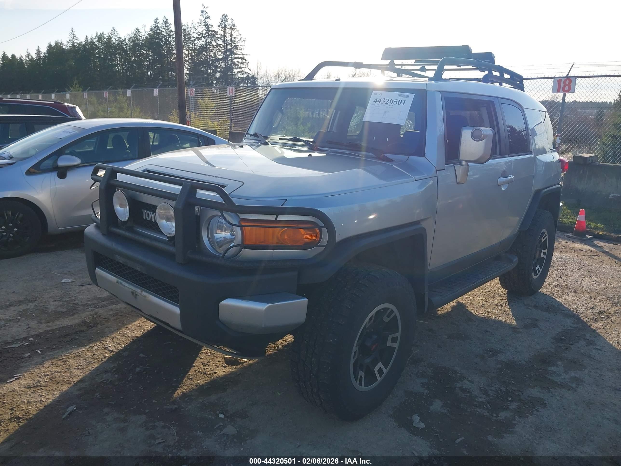 TOYOTA FJ image 2