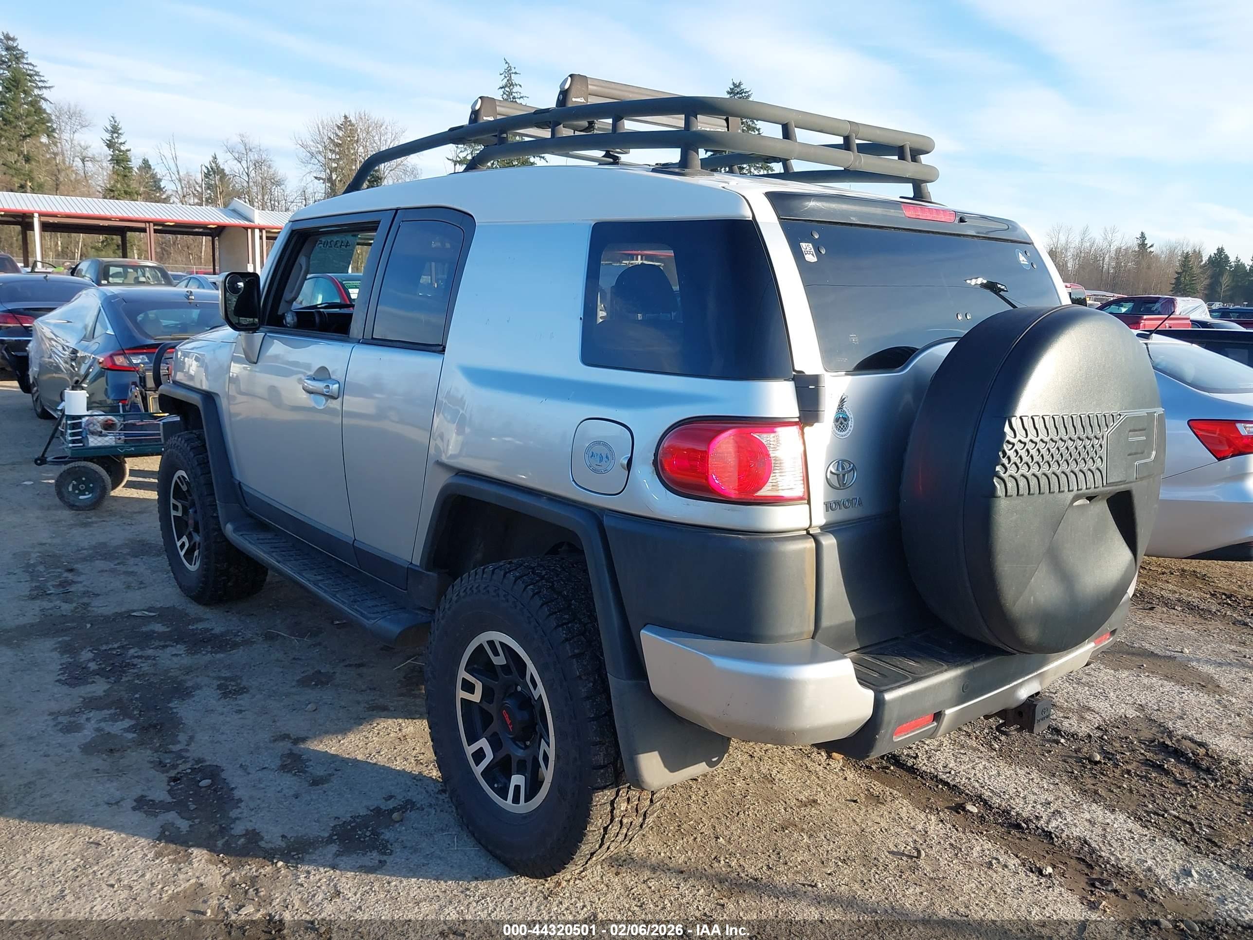 TOYOTA FJ image 3