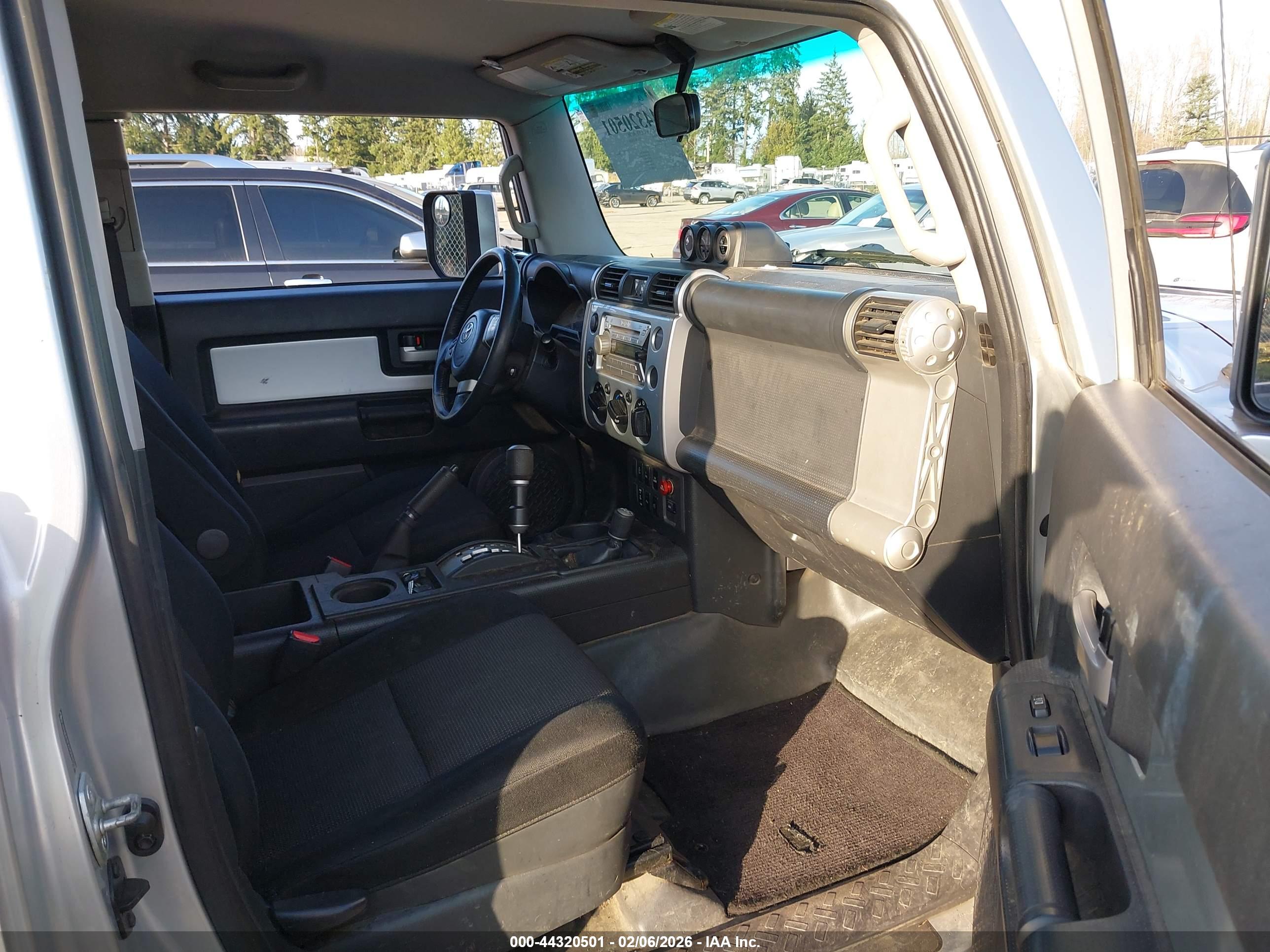 TOYOTA FJ image 5