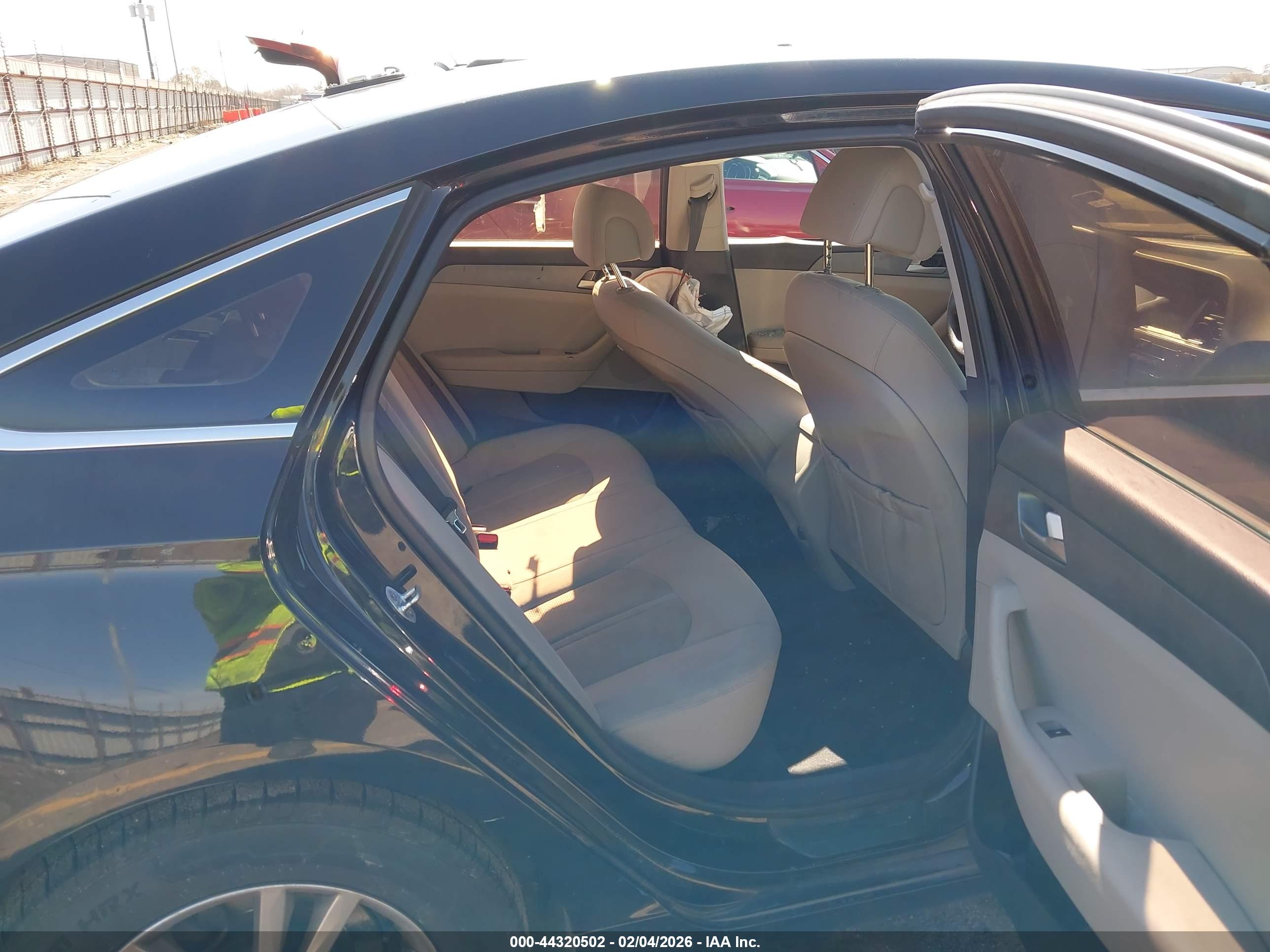HYUNDAI SONATA image 8