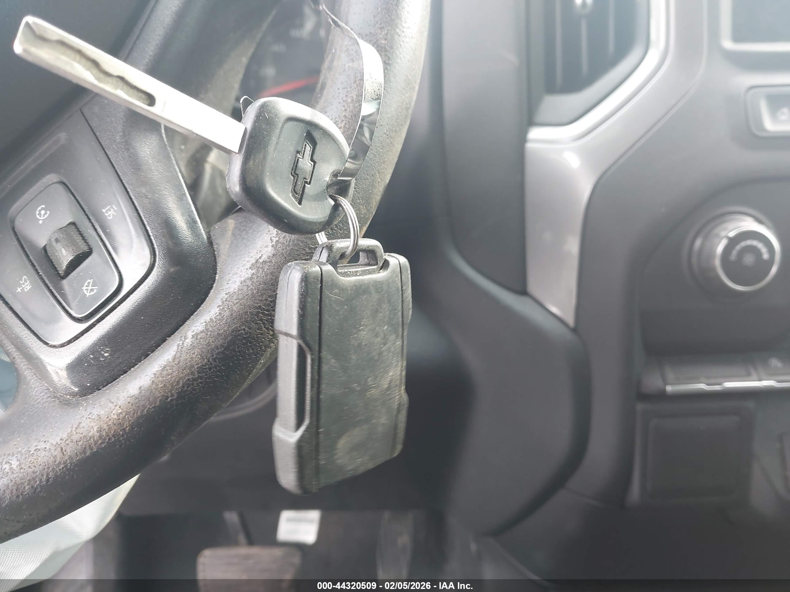 CHEVROLET SILVERADO image 11