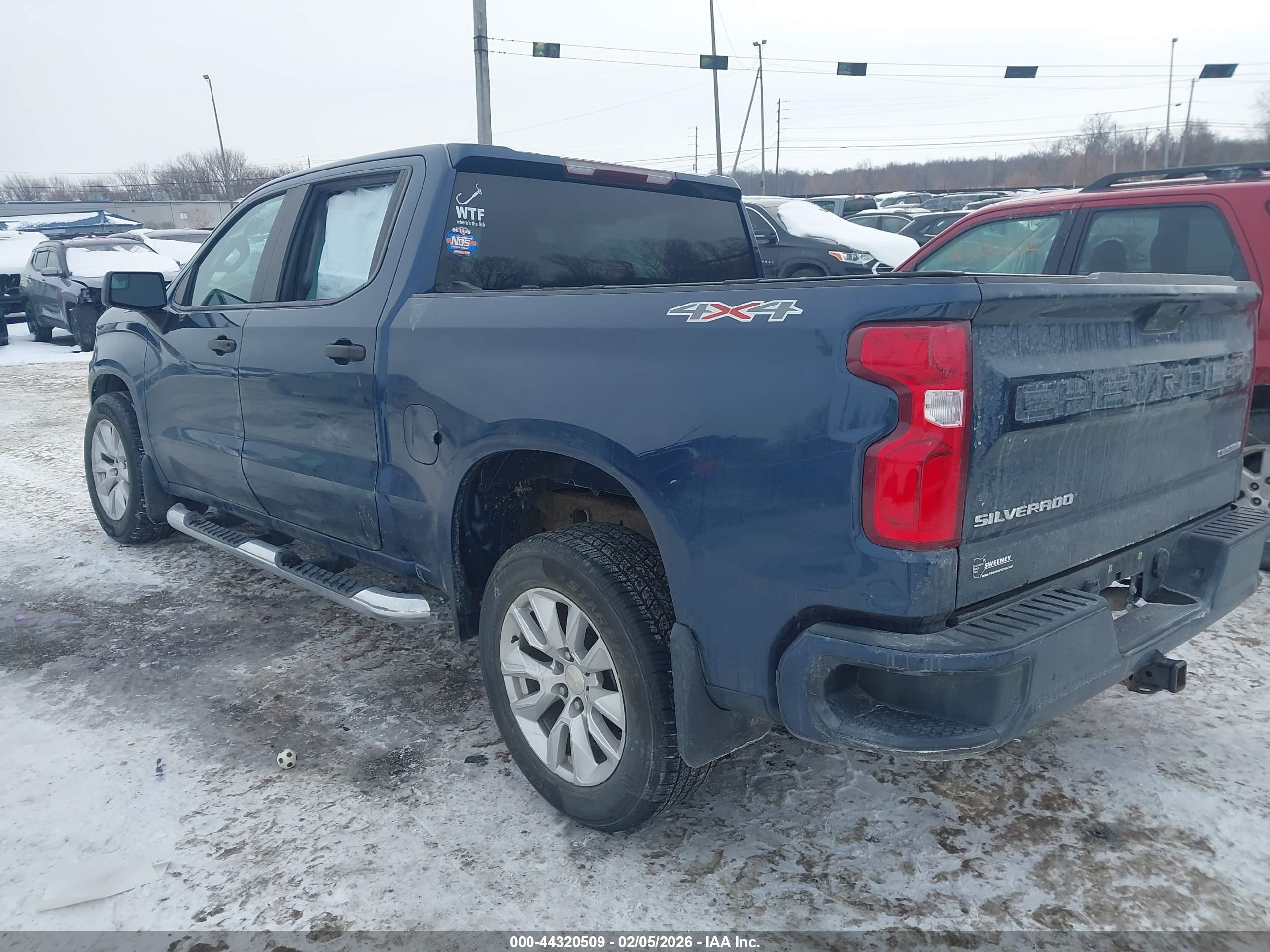 CHEVROLET SILVERADO image 3