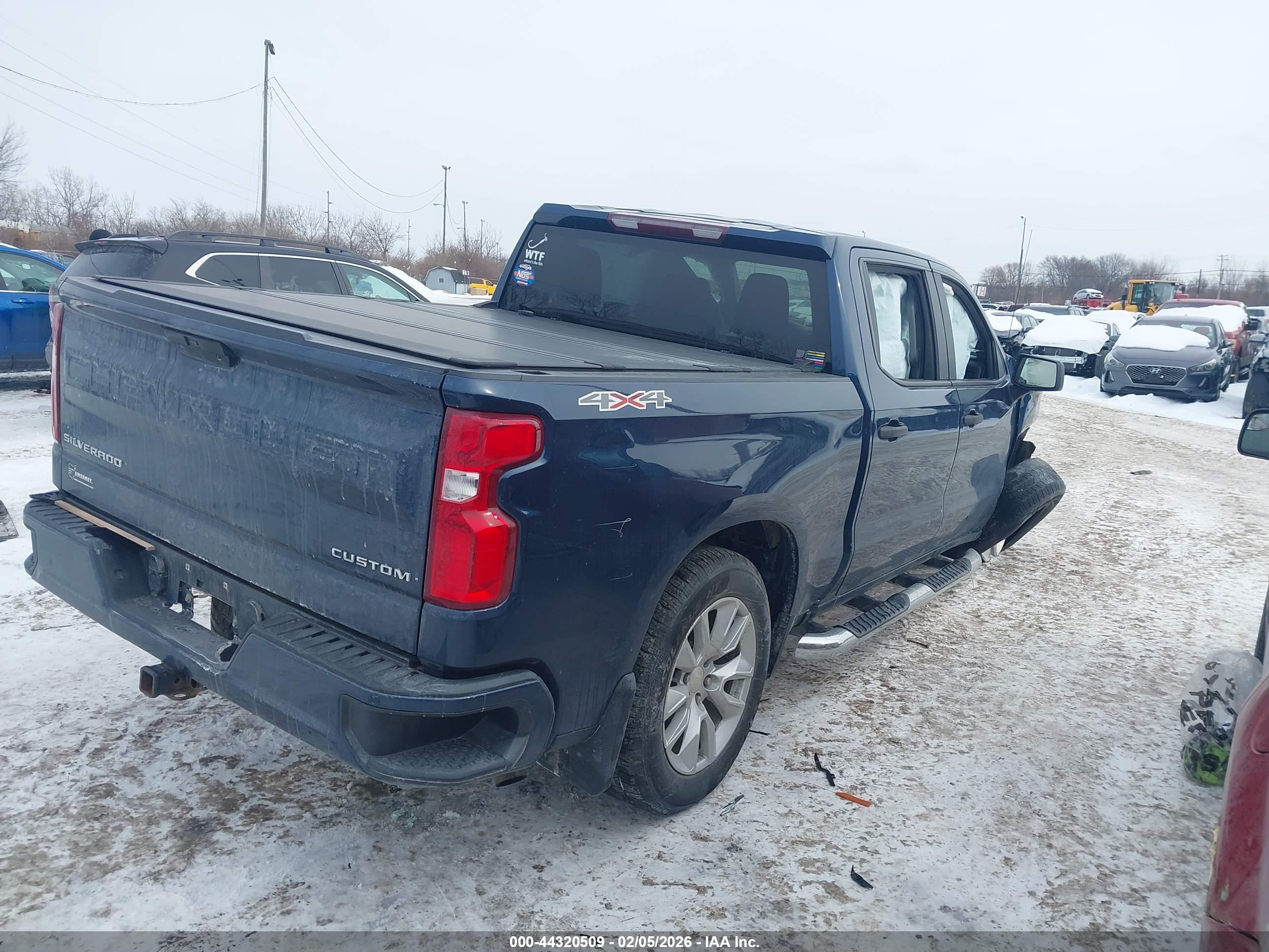 CHEVROLET SILVERADO image 4
