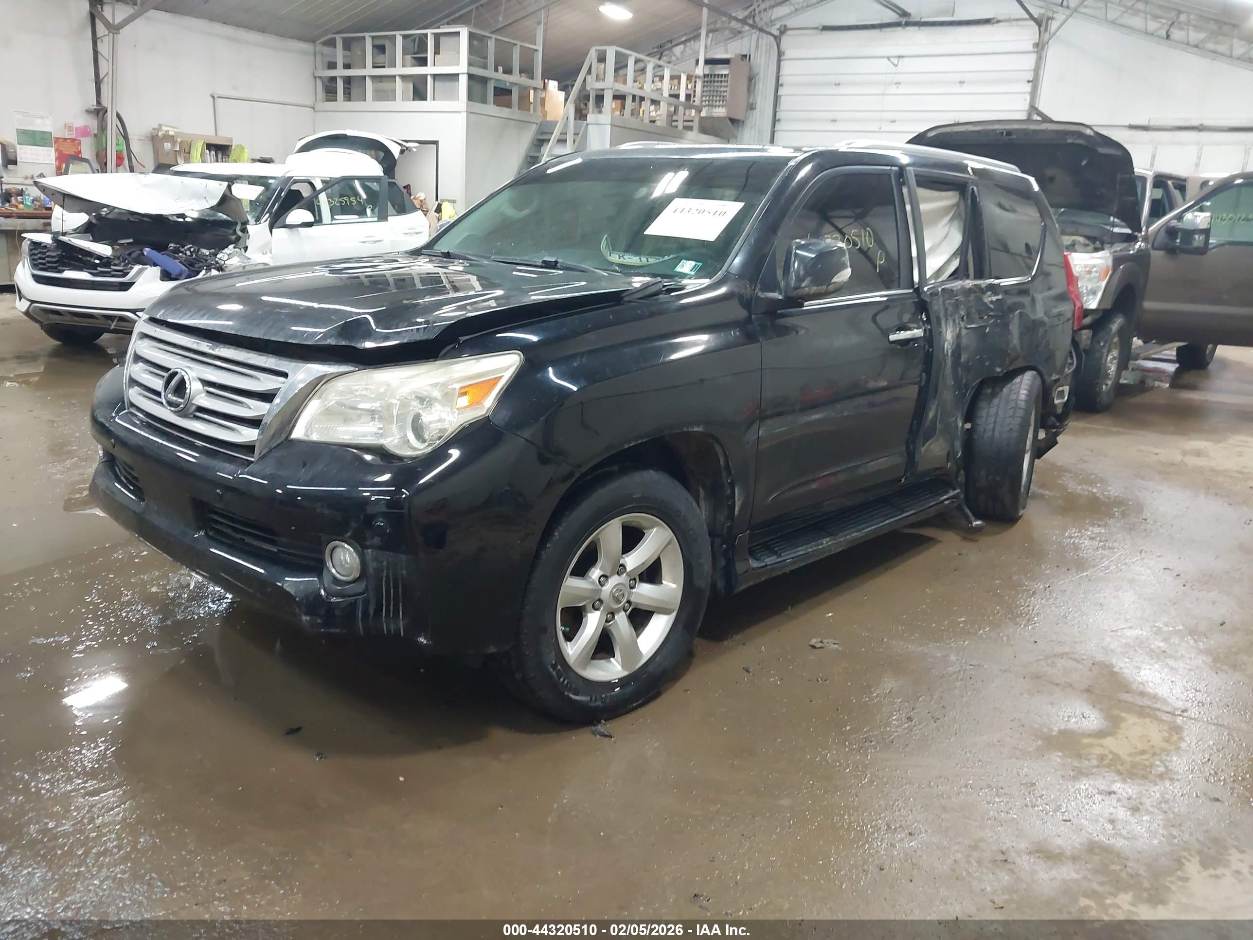 LEXUS GX image 2