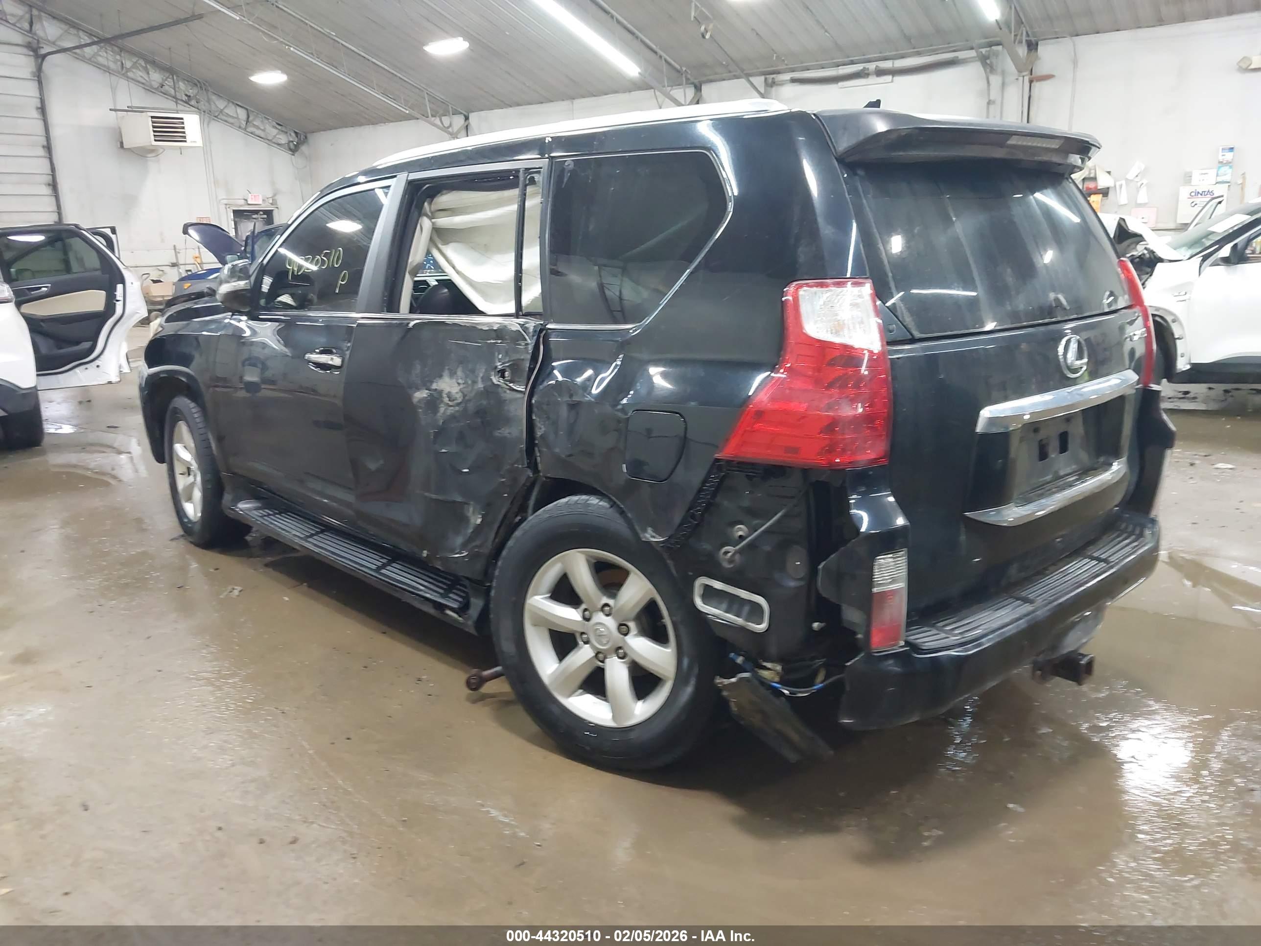 LEXUS GX image 3