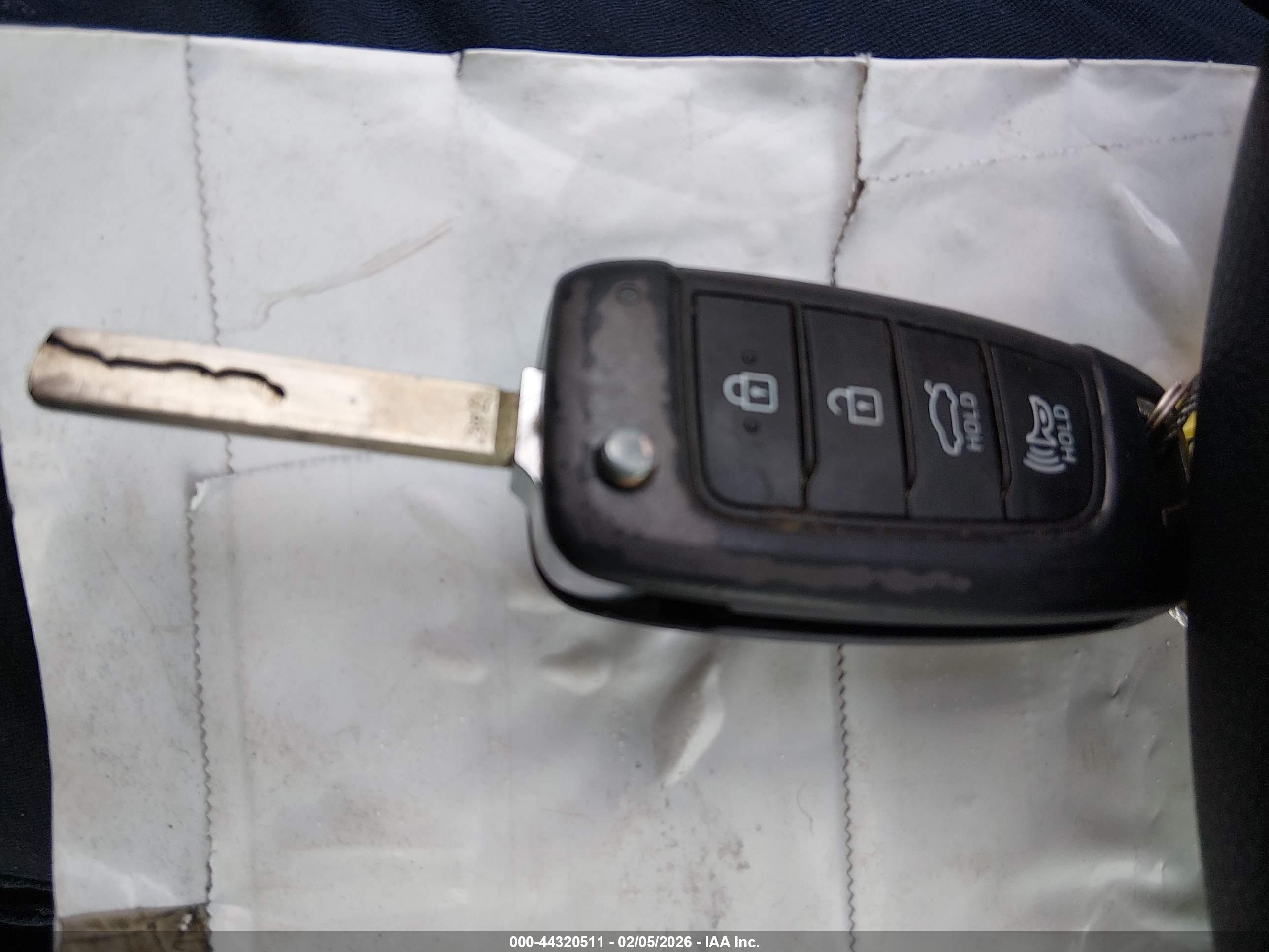 HYUNDAI ACCENT image 11