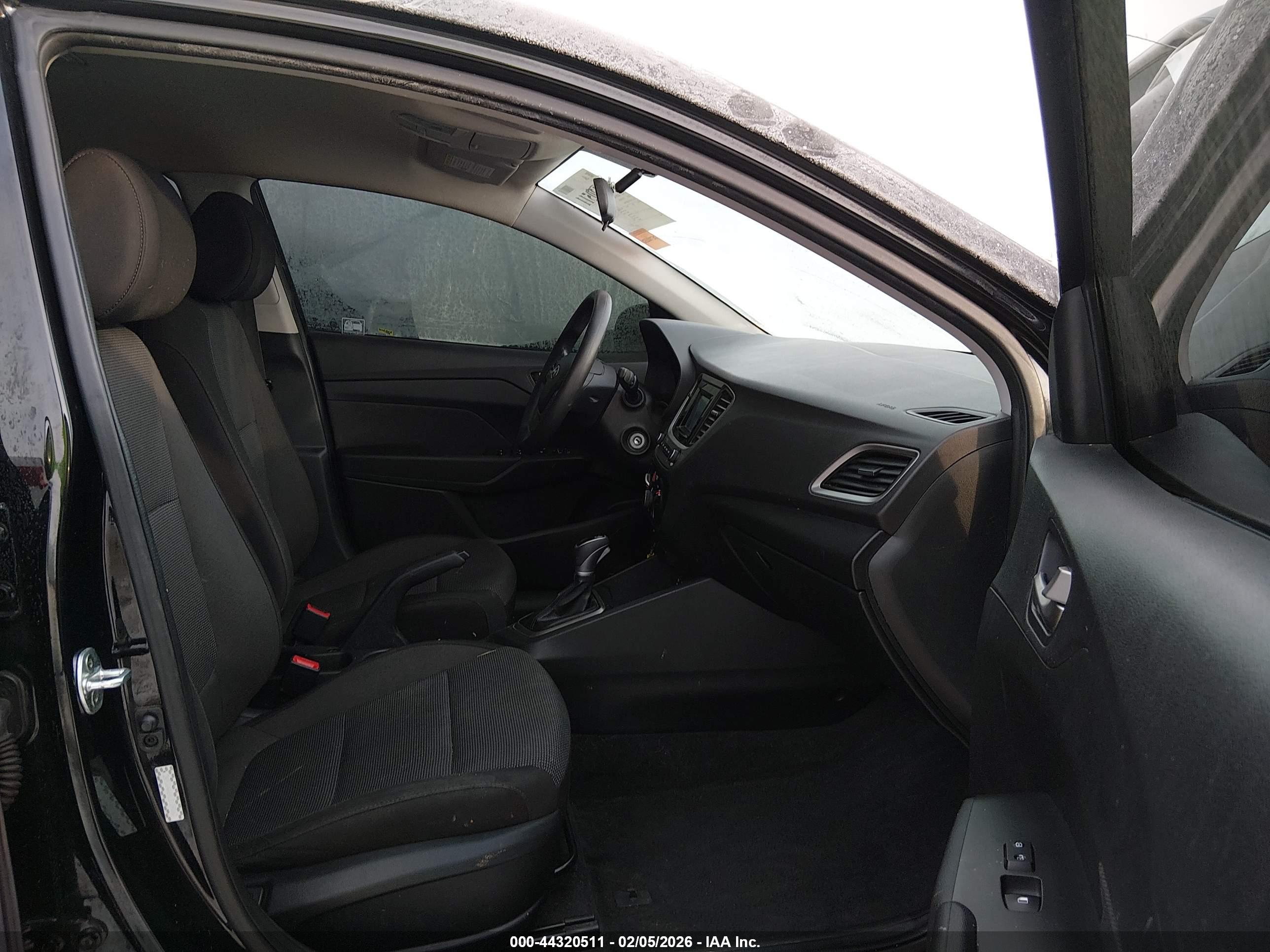 HYUNDAI ACCENT image 5