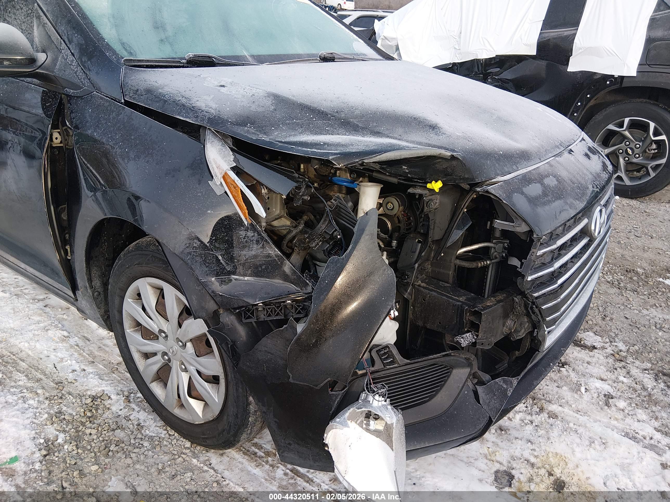 HYUNDAI ACCENT image 6