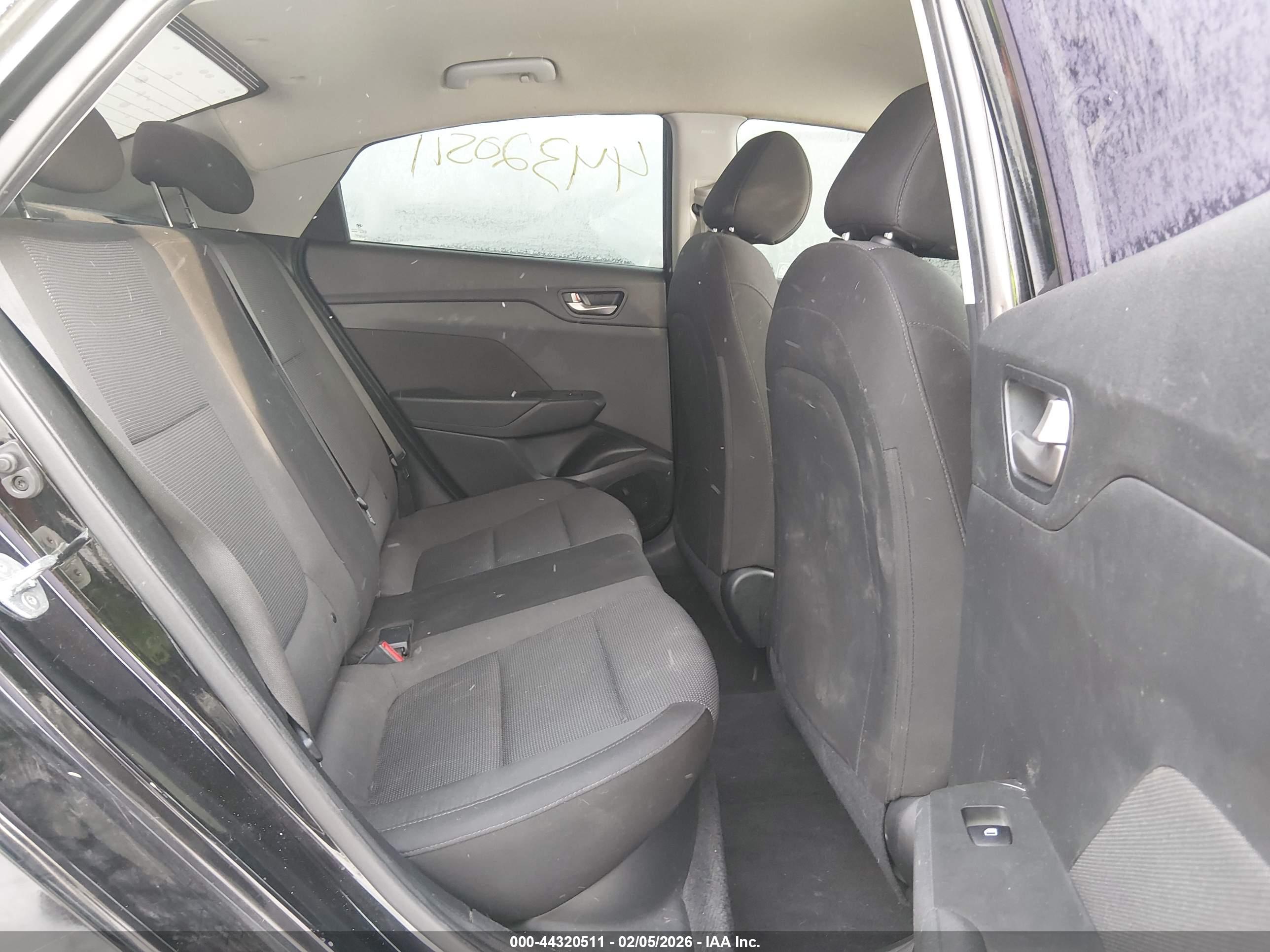 HYUNDAI ACCENT image 8