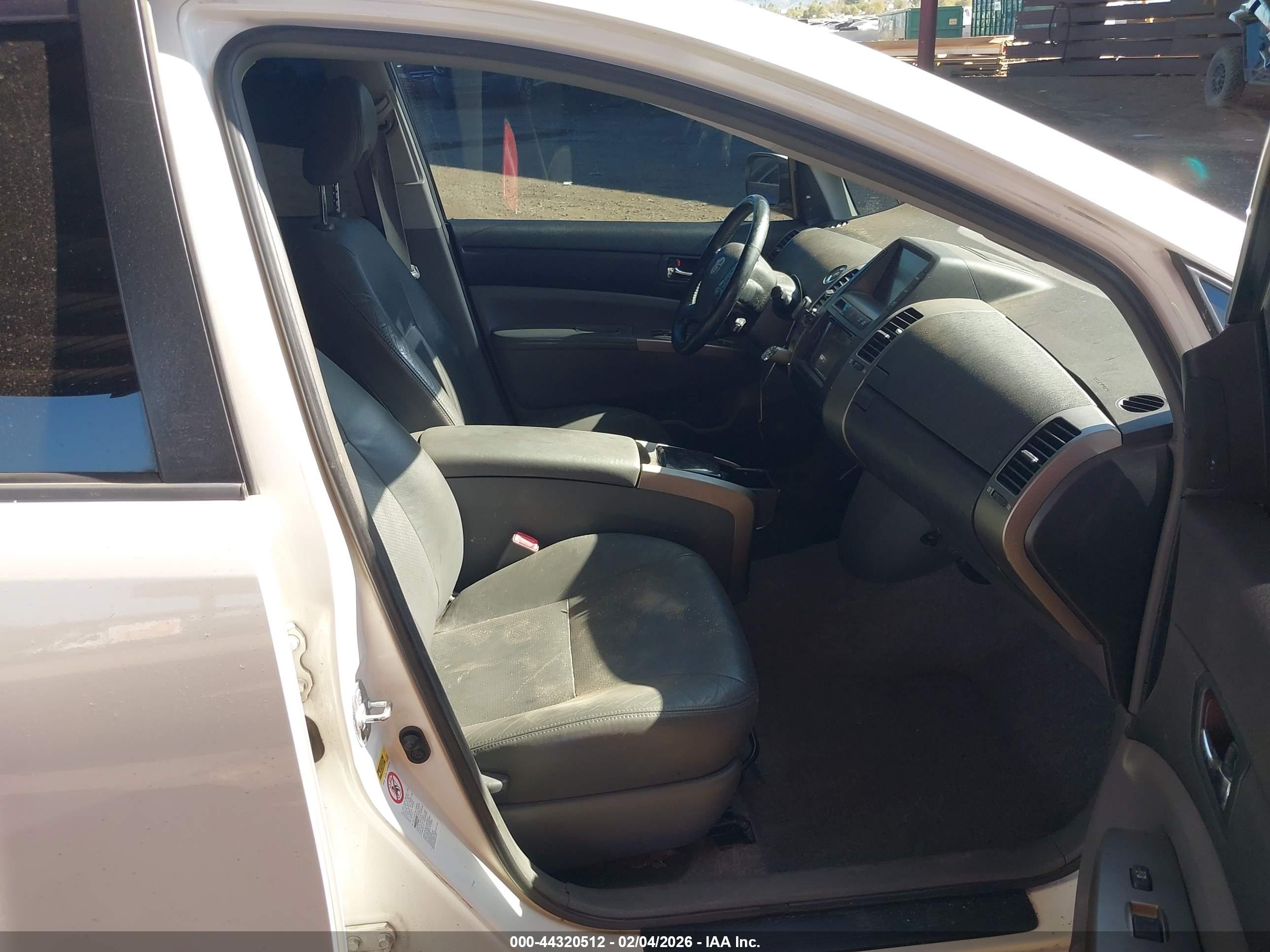 TOYOTA PRIUS image 5
