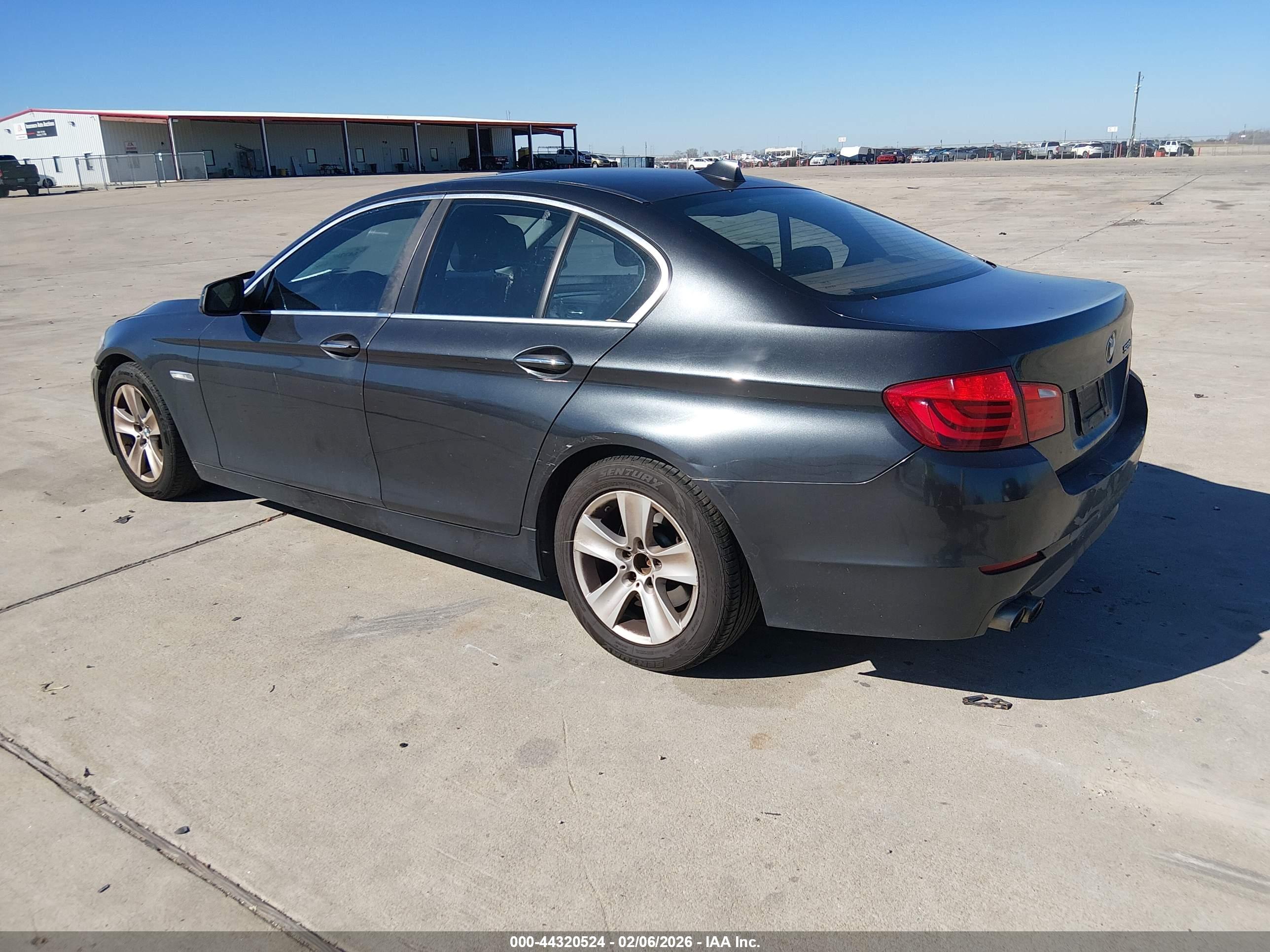 BMW 528I image 3
