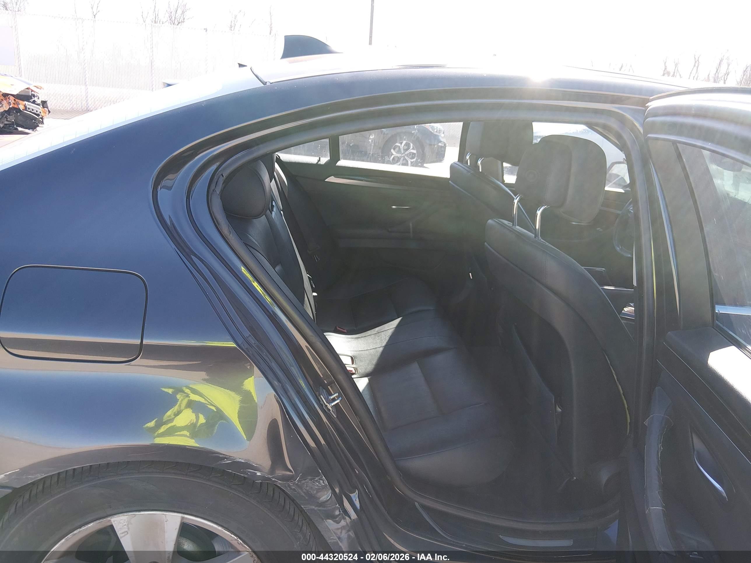 BMW 528I image 8