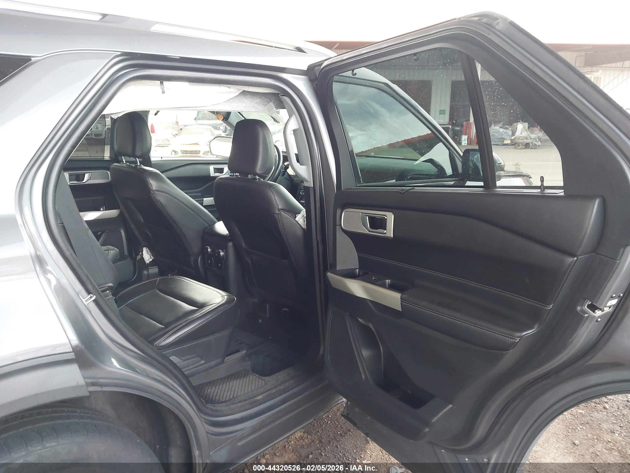 FORD EXPLORER image 8