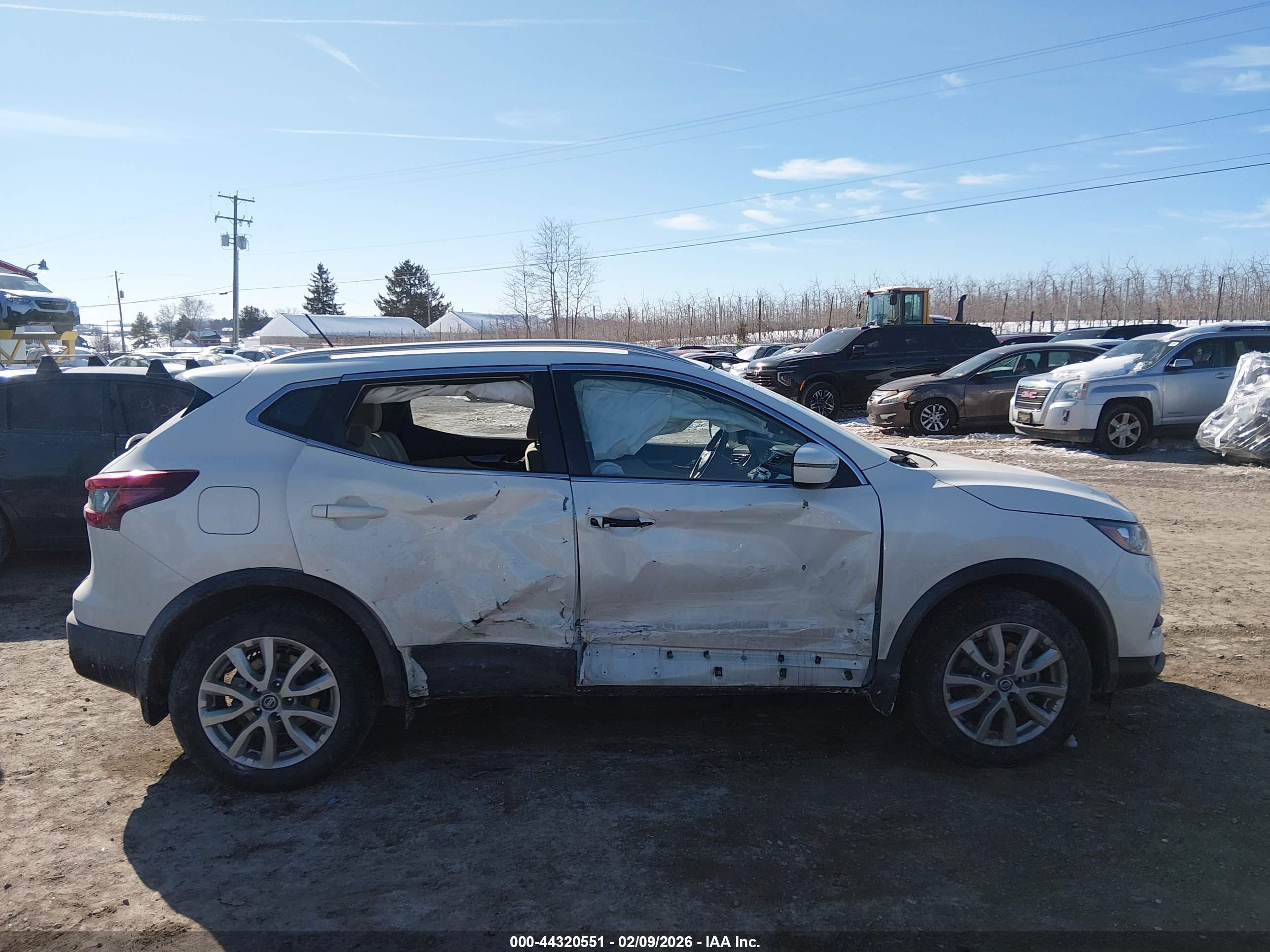 NISSAN ROGUE image 6
