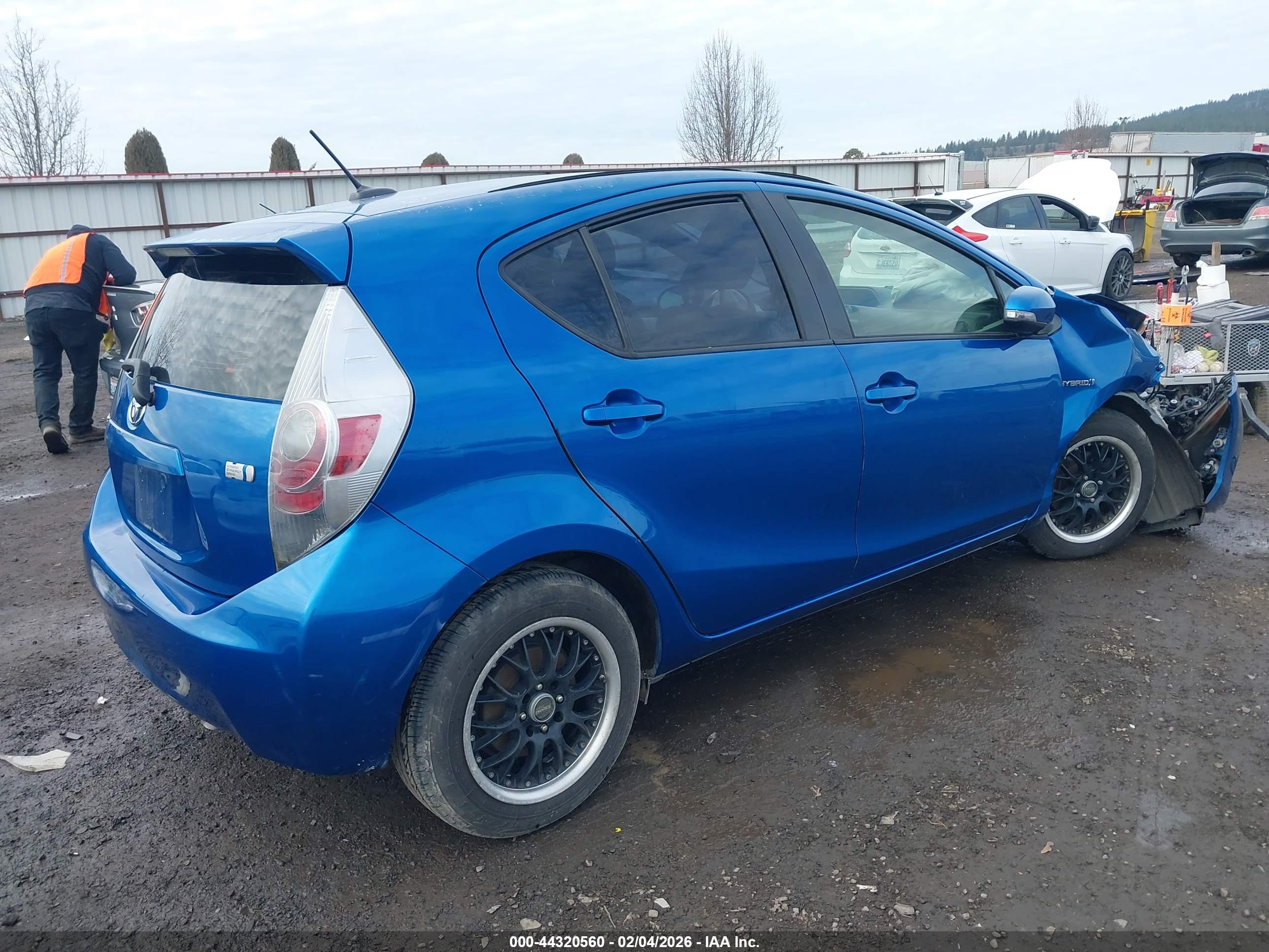 TOYOTA PRIUS image 4