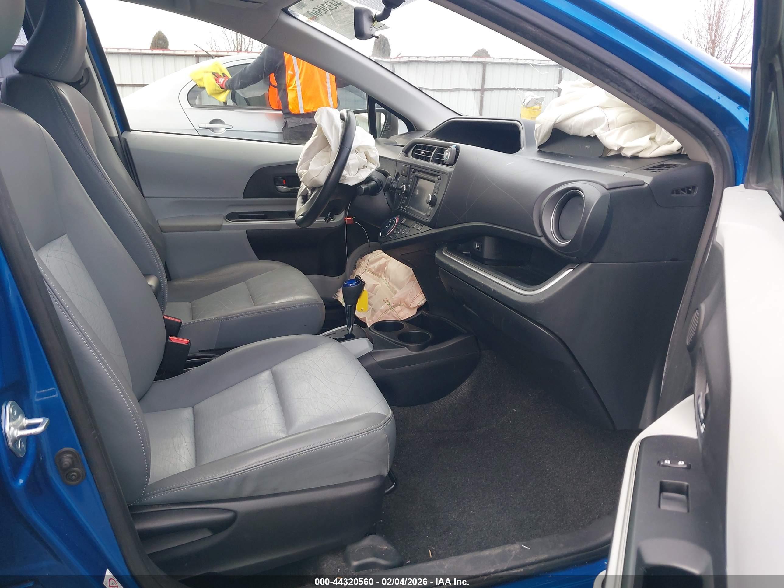 TOYOTA PRIUS image 5