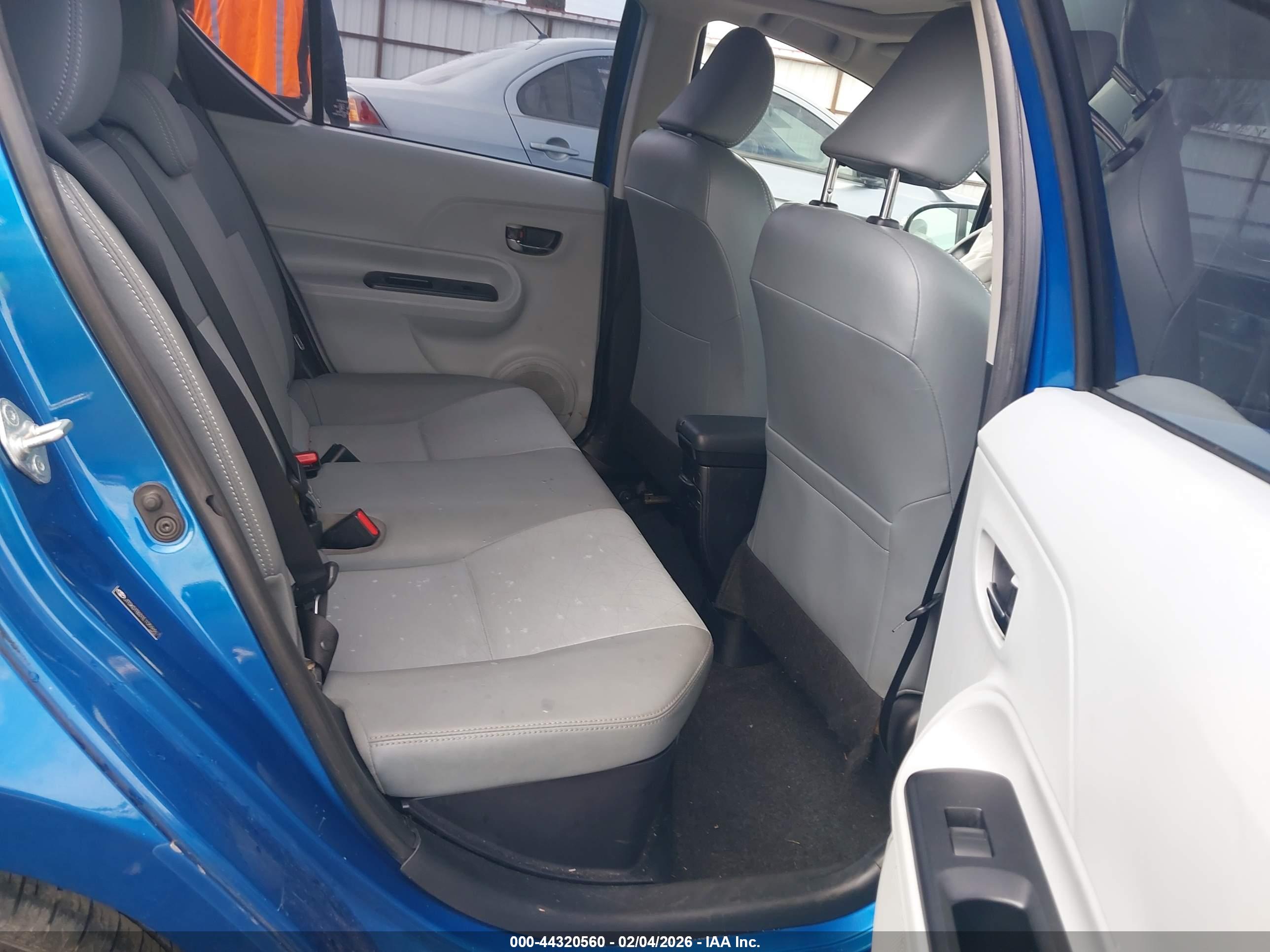 TOYOTA PRIUS image 8