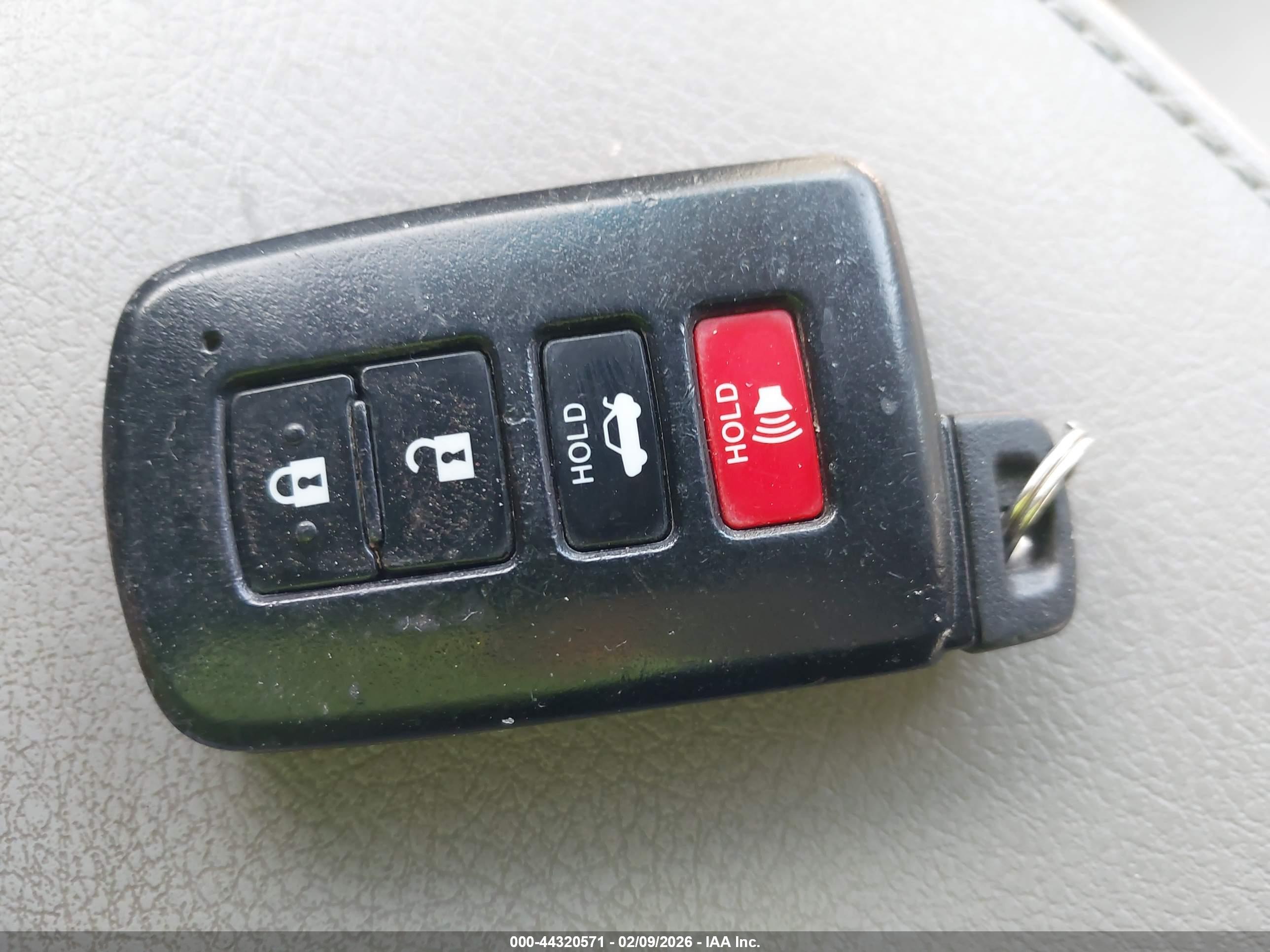 TOYOTA CAMRY image 11