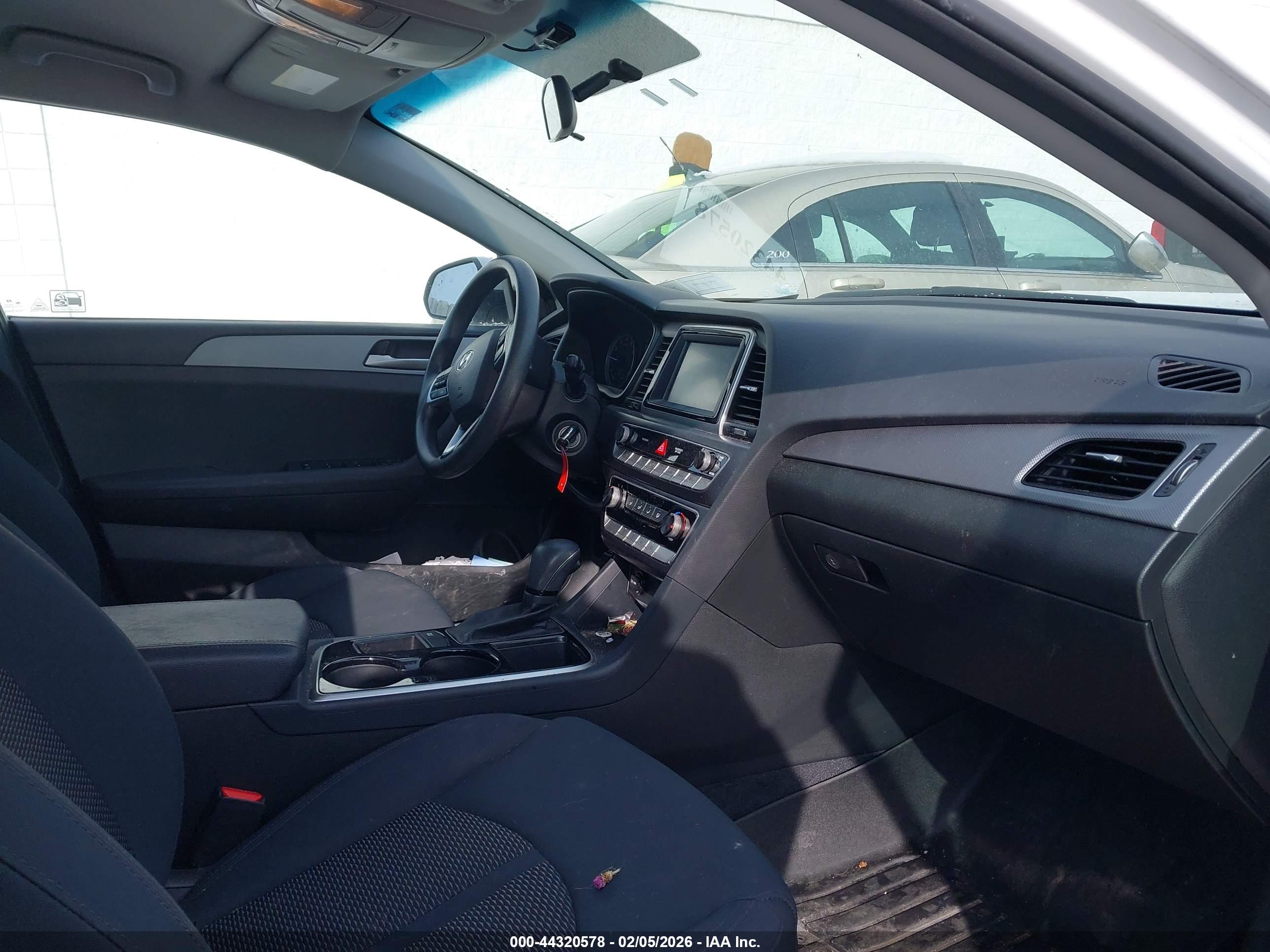 HYUNDAI SONATA image 5