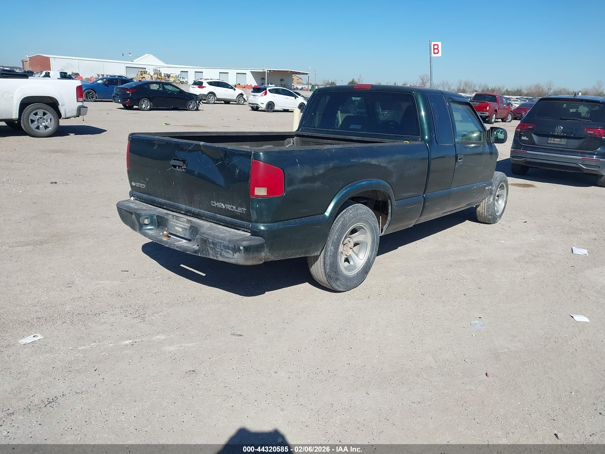 CHEVROLET S-10 image 4